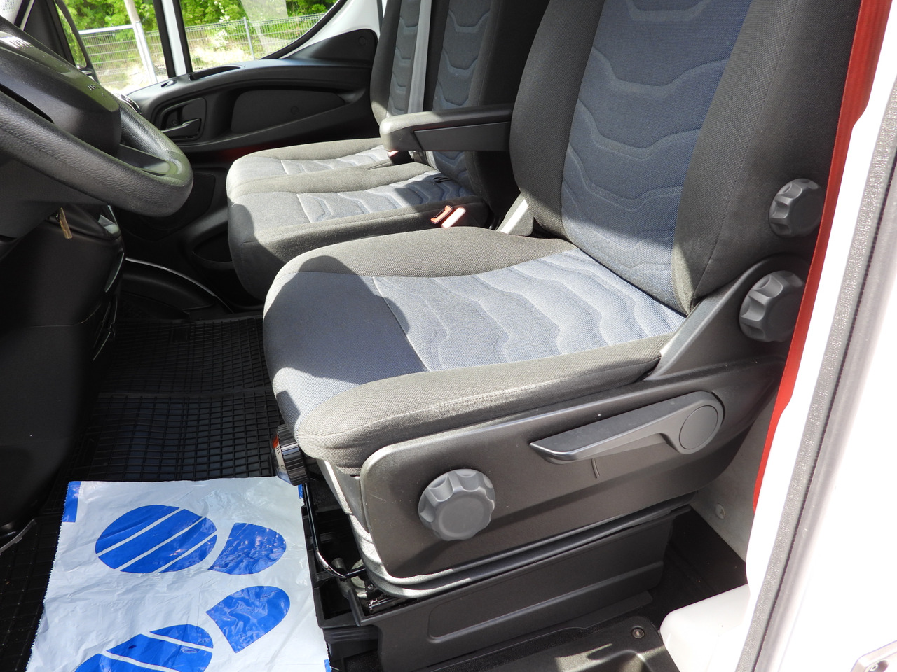 Fourgon grand volume Iveco DAILY 35C16 KOFFER AUFZUG 8 PALETTEN TEMPOMAT Iveco DAILY 35C16 KOFFER AUFZUG 8 PALETTEN TEMPOMAT: photos 31
