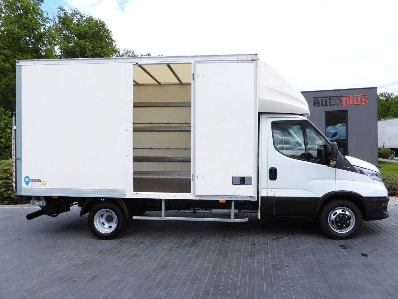 Fourgon grand volume Iveco DAILY 35C16 KOFFER AUFZUG 8 PALETTEN TEMPOMAT Iveco DAILY 35C16 KOFFER AUFZUG 8 PALETTEN TEMPOMAT: photos 8