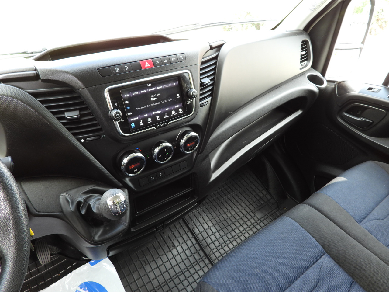Fourgon grand volume Iveco DAILY 35C16 KOFFER AUFZUG 8 PALETTEN TEMPOMAT Iveco DAILY 35C16 KOFFER AUFZUG 8 PALETTEN TEMPOMAT: photos 36