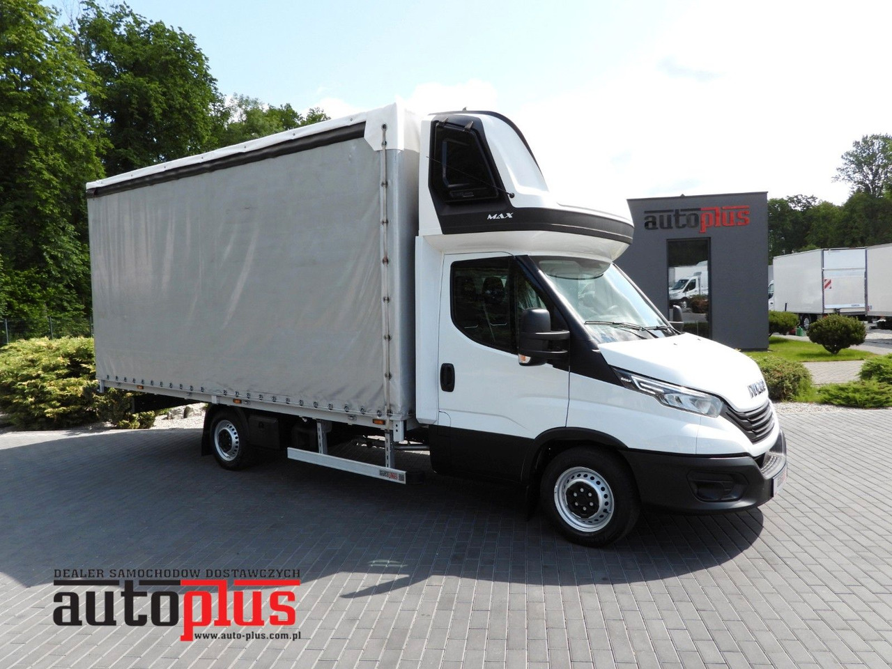 Iveco DAILY 35S18 PRITSCHE PLANE 10 PALETTEN TEMPOMAT - Utilitaire rideaux coulissants (PLSC): photos 1 Iveco DAILY 35S18 PRITSCHE PLANE 10 PALETTEN TEMPOMAT - Utilitaire rideaux coulissants (PLSC): photos 1
