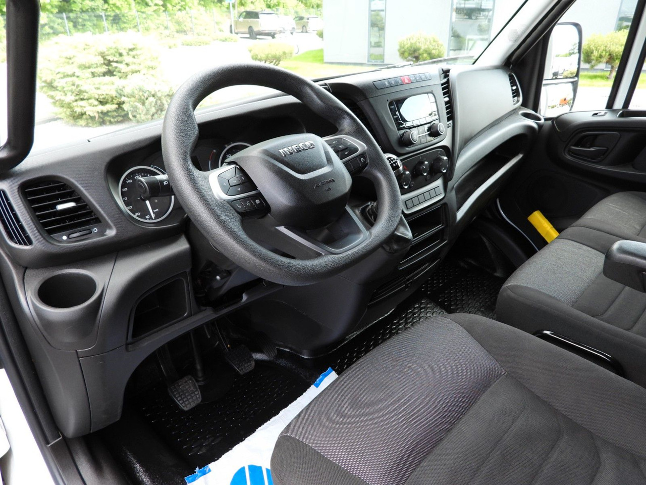 Iveco DAILY 35S18 PRITSCHE PLANE 10 PALETTEN TEMPOMAT - Utilitaire rideaux coulissants (PLSC): photos 2 Iveco DAILY 35S18 PRITSCHE PLANE 10 PALETTEN TEMPOMAT - Utilitaire rideaux coulissants (PLSC): photos 2