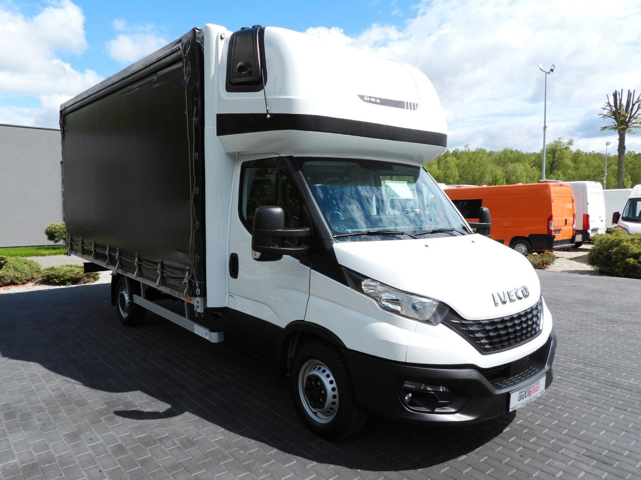 Iveco DAILY 35S18 PRITSCHE PLANE 10 PALETTEN WEBASTO - Utilitaire rideaux coulissants (PLSC): photos 4 Iveco DAILY 35S18 PRITSCHE PLANE 10 PALETTEN WEBASTO - Utilitaire rideaux coulissants (PLSC): photos 4