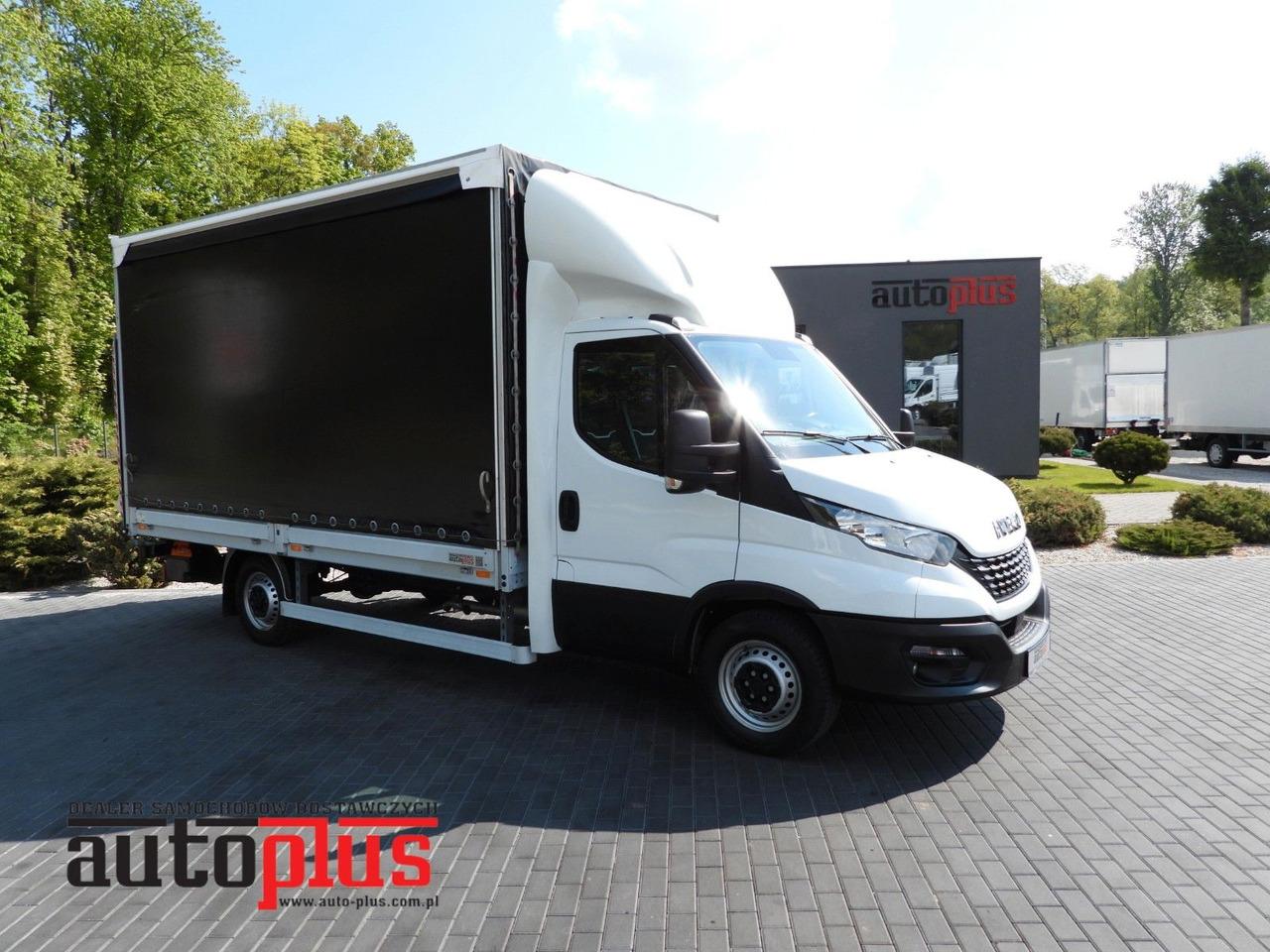 Iveco DAILY 35S18 PRITSCHE PLANE AUFZUG 8 PALETTEN - Utilitaire rideaux coulissants (PLSC): photos 1 Iveco DAILY 35S18 PRITSCHE PLANE AUFZUG 8 PALETTEN - Utilitaire rideaux coulissants (PLSC): photos 1
