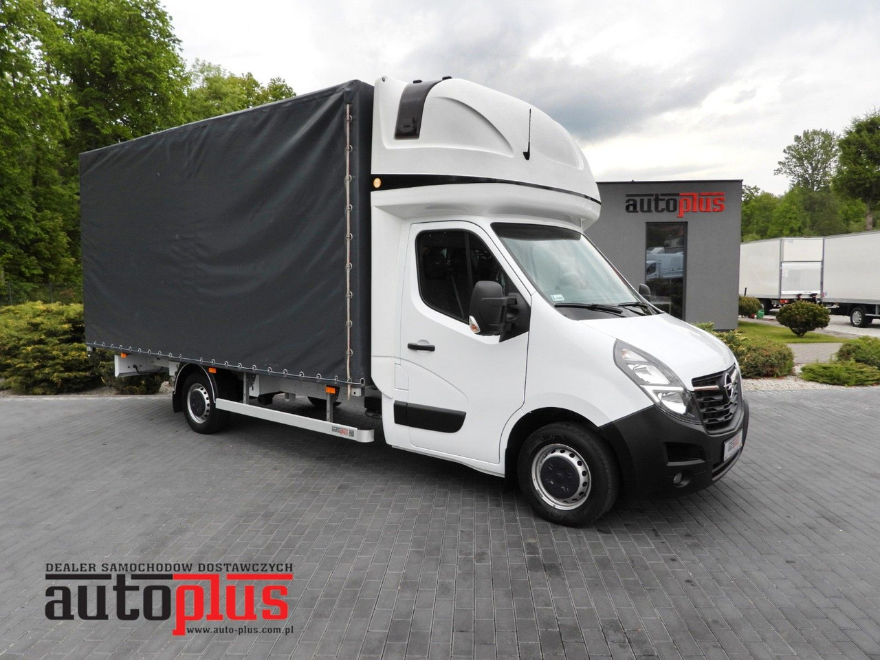 Iveco MOVANO PRITSCHE PLANE 10 PALETTEN TEMPOMAT NAVI - Utilitaire rideaux coulissants (PLSC): photos 1 Iveco MOVANO PRITSCHE PLANE 10 PALETTEN TEMPOMAT NAVI - Utilitaire rideaux coulissants (PLSC): photos 1