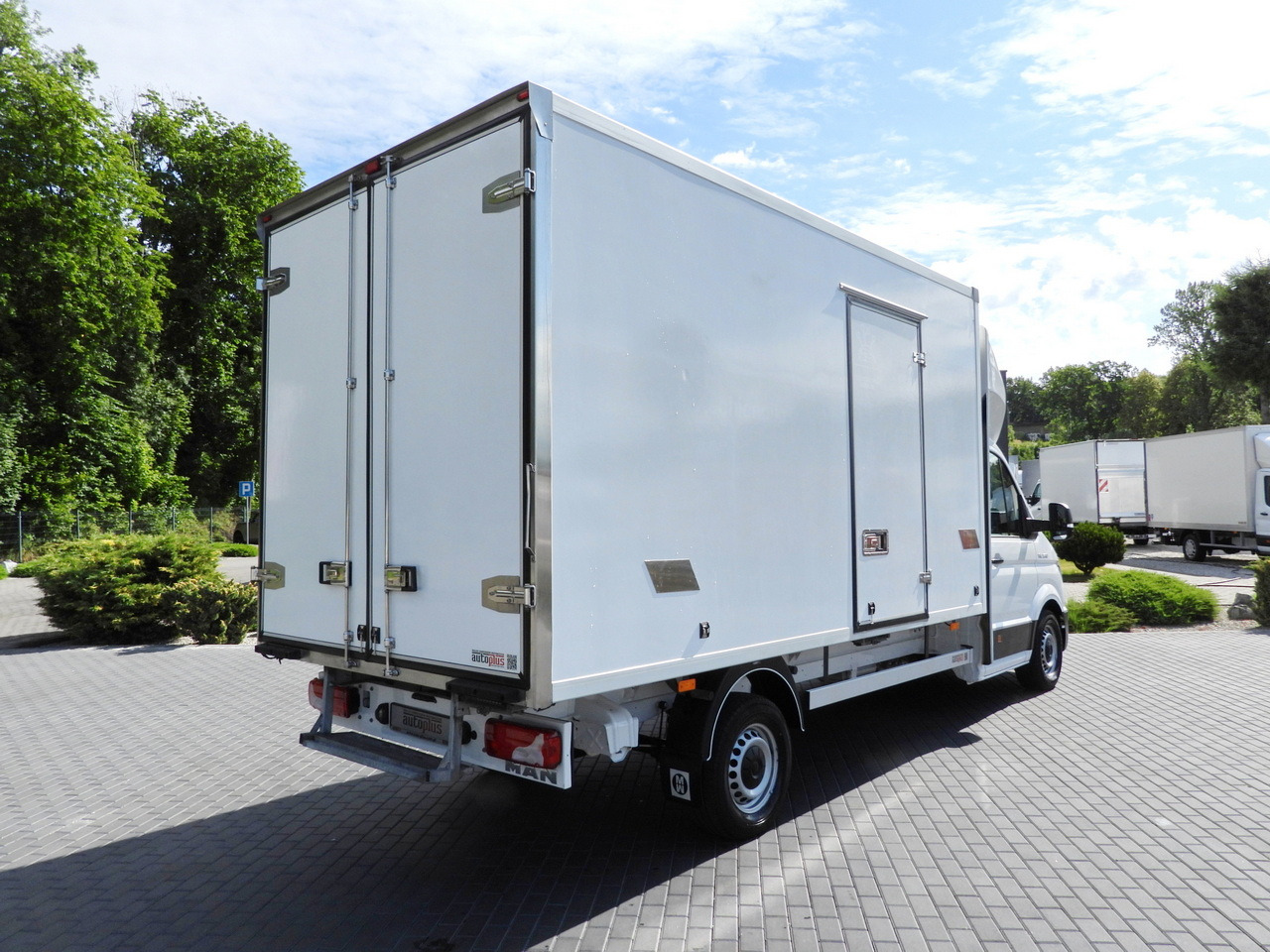 MAN TGE 3.140 REGRIGERATOR BOX -1*C 8 PALLETS HEATING FUNCTION CRUISE CONTROL PNEUMATICS AIR CONDITIONING 140HP - Utilitaire frigorifique: photos 3 MAN TGE 3.140 REGRIGERATOR BOX -1*C 8 PALLETS HEATING FUNCTION CRUISE CONTROL PNEUMATICS AIR CONDITIONING 140HP - Utilitaire frigorifique: photos 3