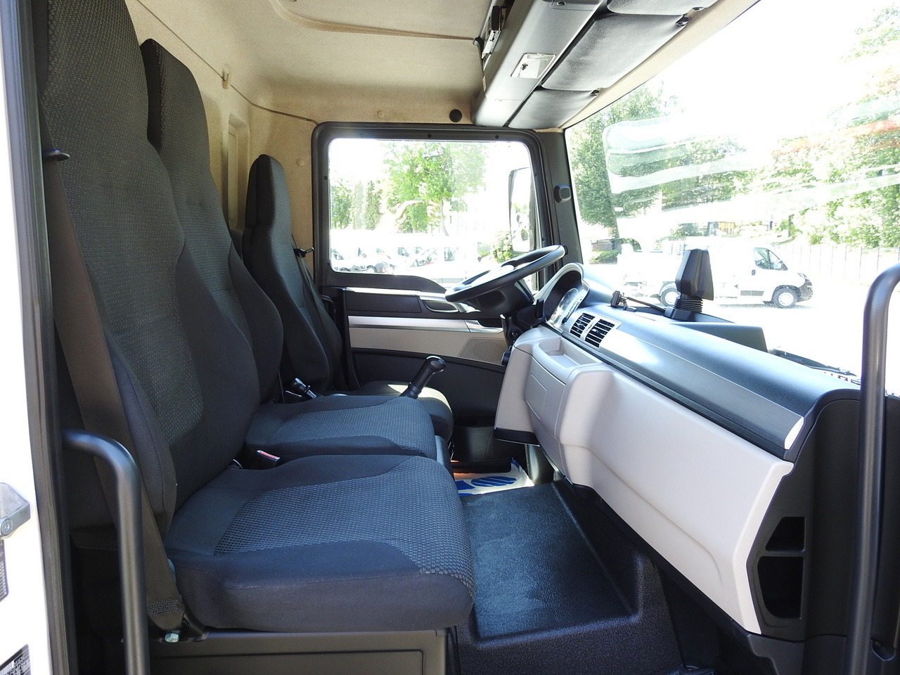 Camion frigorifique MAN TGL 10.180 REGRIGERATOR BOX -20*C 11 PALLETS POWER SUPPLY 230V AIR CONDITIONING PNEUMATICS TWIN WHEELS  180HP: photos 43