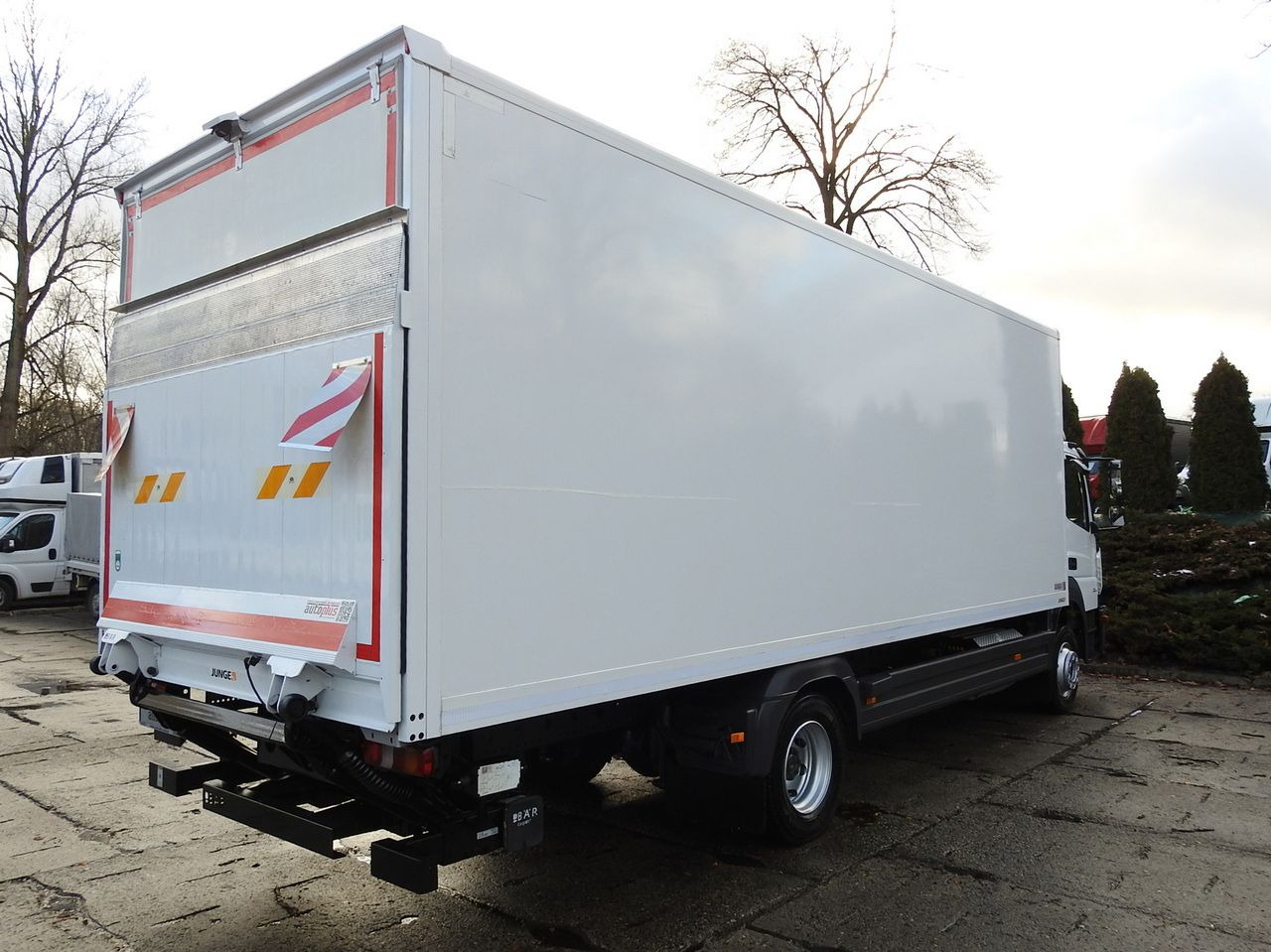 MERCEDES ATEGO 12.24 BOX LIFT 18 PALLETS CRUISE CONTROL AUTOMATIC TRANSMISSION  TWIN WHEELS AIR CONDITIONING  240HP en crédit-bail MERCEDES ATEGO 12.24 BOX LIFT 18 PALLETS CRUISE CONTROL AUTOMATIC TRANSMISSION  TWIN WHEELS AIR CONDITIONING  240HP: photos 14