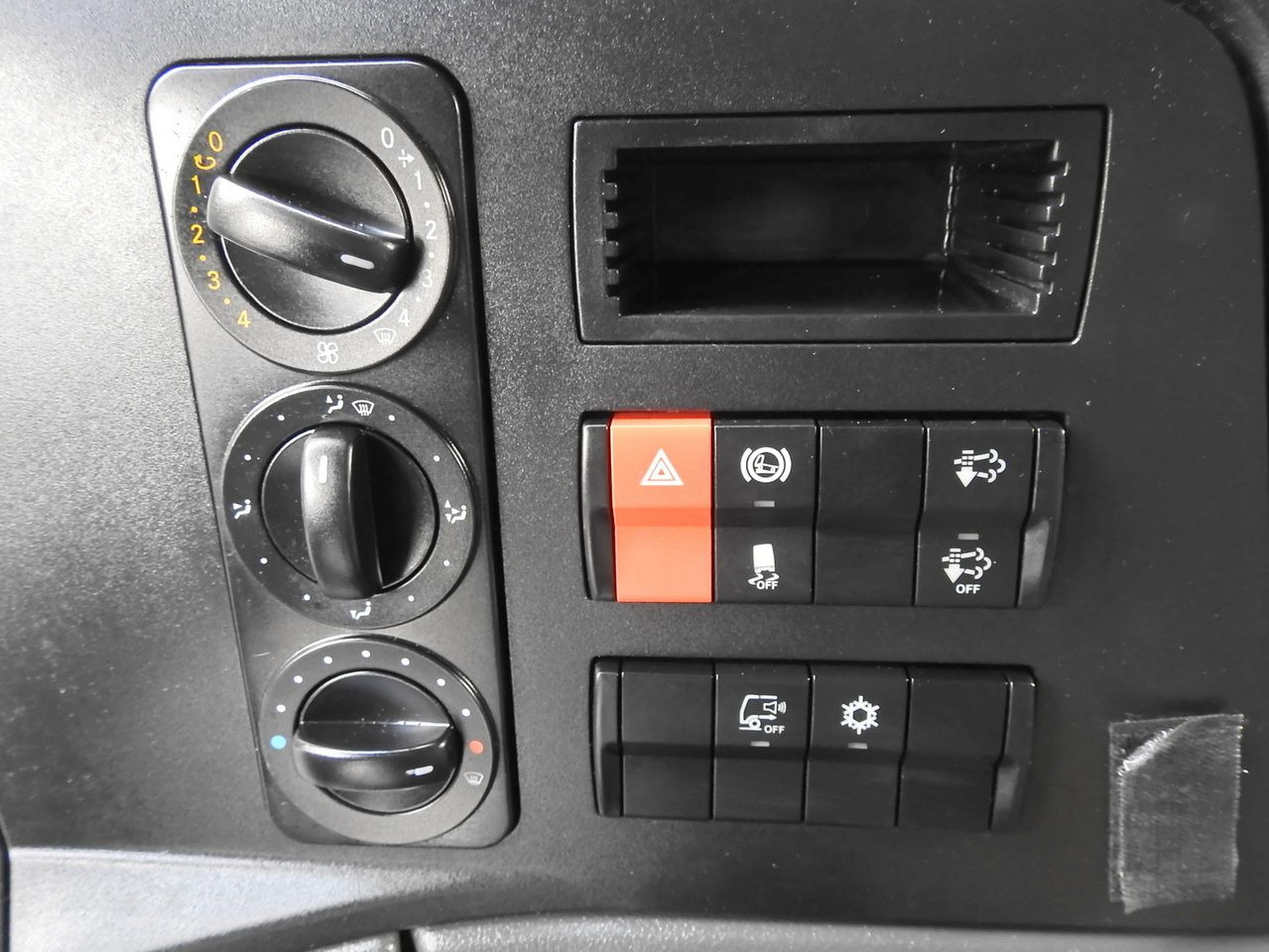 MERCEDES ATEGO 12.24 BOX LIFT 18 PALLETS CRUISE CONTROL AUTOMATIC TRANSMISSION  TWIN WHEELS AIR CONDITIONING  240HP en crédit-bail MERCEDES ATEGO 12.24 BOX LIFT 18 PALLETS CRUISE CONTROL AUTOMATIC TRANSMISSION  TWIN WHEELS AIR CONDITIONING  240HP: photos 44