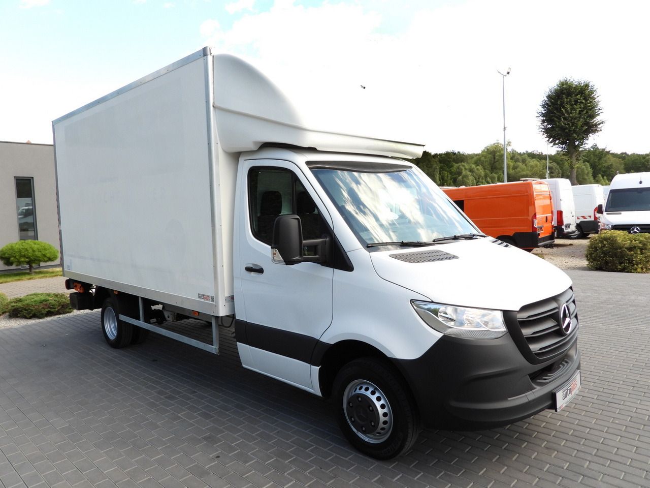 MERCEDES SPRINTER 514 BOX LIFT 8 PALLETS CRUISE CONTROL TWIN WHEELS AIR CONDITIONING  140HP - Utilitaire frigorifique: photos 4 MERCEDES SPRINTER 514 BOX LIFT 8 PALLETS CRUISE CONTROL TWIN WHEELS AIR CONDITIONING  140HP - Utilitaire frigorifique: photos 4