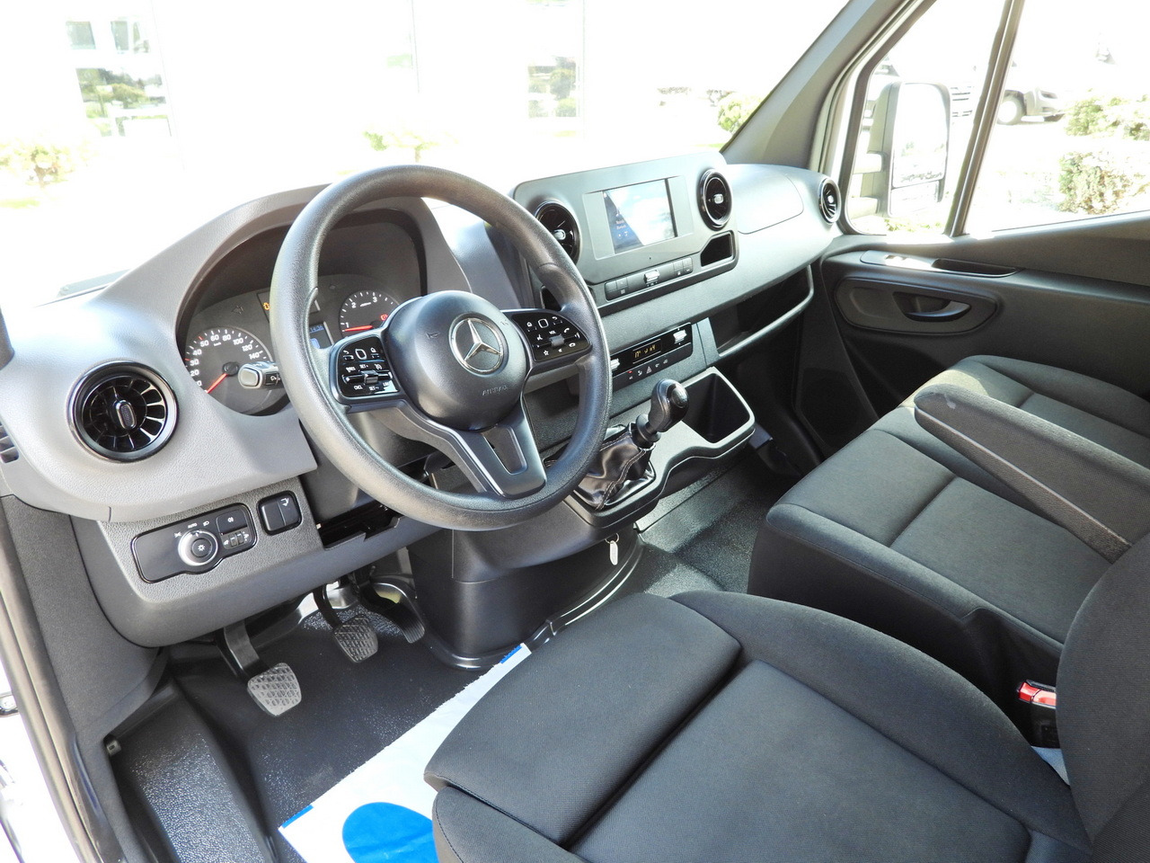 MERCEDES SPRINTER 514 BOX LIFT 8 PALLETS CRUISE CONTROL TWIN WHEELS AIR CONDITIONING  140HP - Utilitaire frigorifique: photos 2 MERCEDES SPRINTER 514 BOX LIFT 8 PALLETS CRUISE CONTROL TWIN WHEELS AIR CONDITIONING  140HP - Utilitaire frigorifique: photos 2