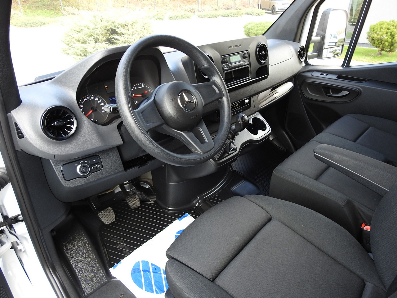 MERCEDES SPRINTER BOX LIFT 8 PALLETS AIR CONDITIONING  150HP - Utilitaire frigorifique: photos 2 MERCEDES SPRINTER BOX LIFT 8 PALLETS AIR CONDITIONING  150HP - Utilitaire frigorifique: photos 2