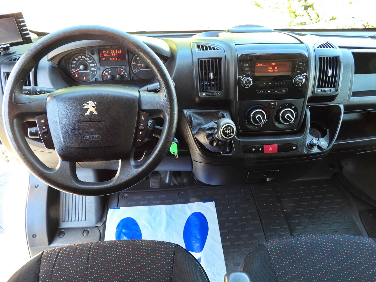 Fourgon grand volume PEUGEOT BOXER BOX LIFT 8 PALLETS CRUISE CONTROL AIR CONDITIONING  130HP: photos 27