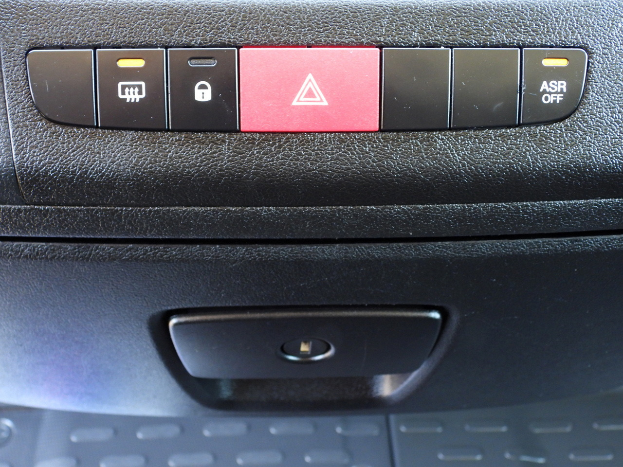 Fourgon grand volume PEUGEOT BOXER BOX LIFT 8 PALLETS CRUISE CONTROL AIR CONDITIONING  130HP: photos 34