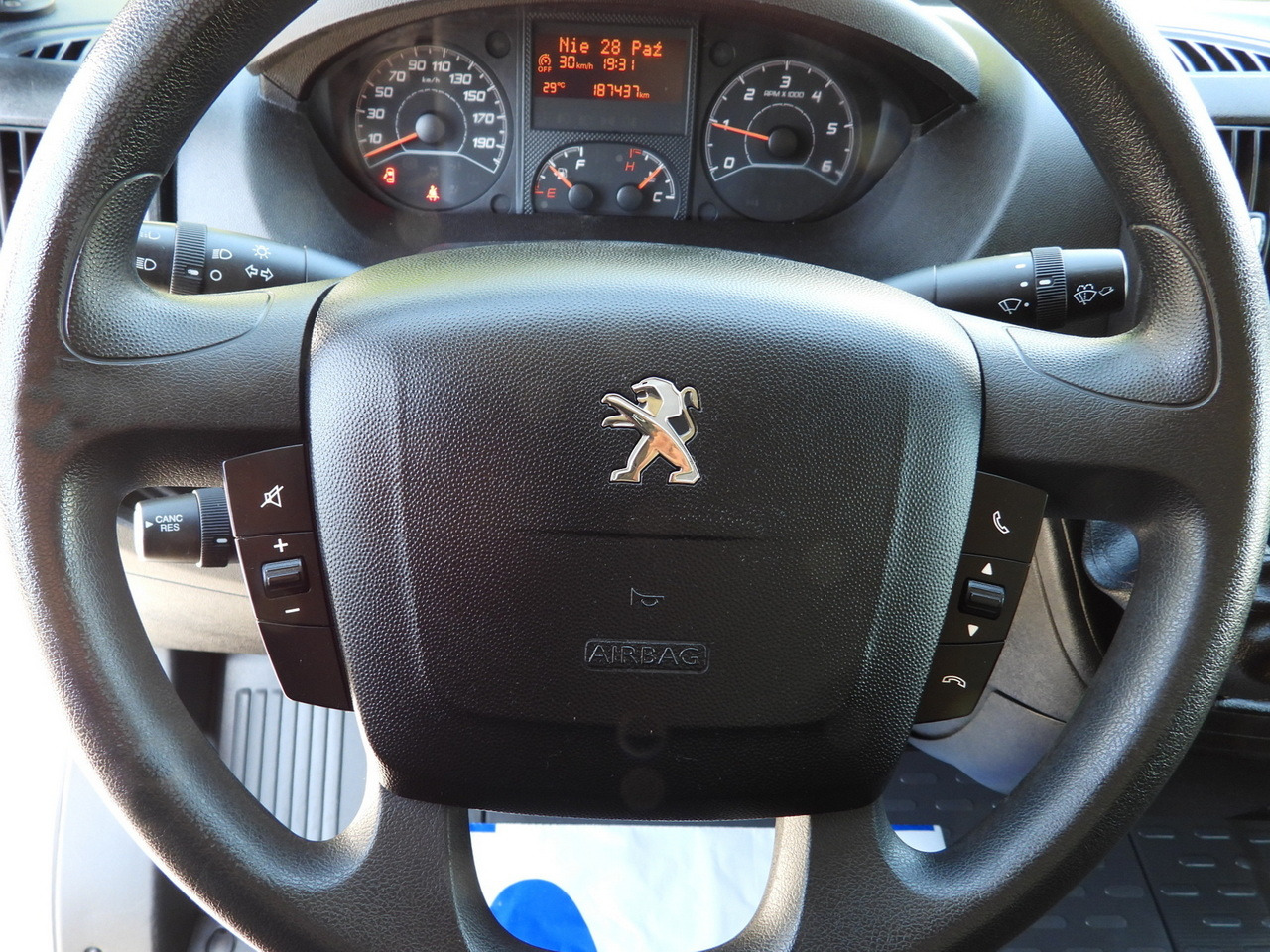 Fourgon grand volume PEUGEOT BOXER BOX LIFT 8 PALLETS CRUISE CONTROL AIR CONDITIONING  130HP: photos 28