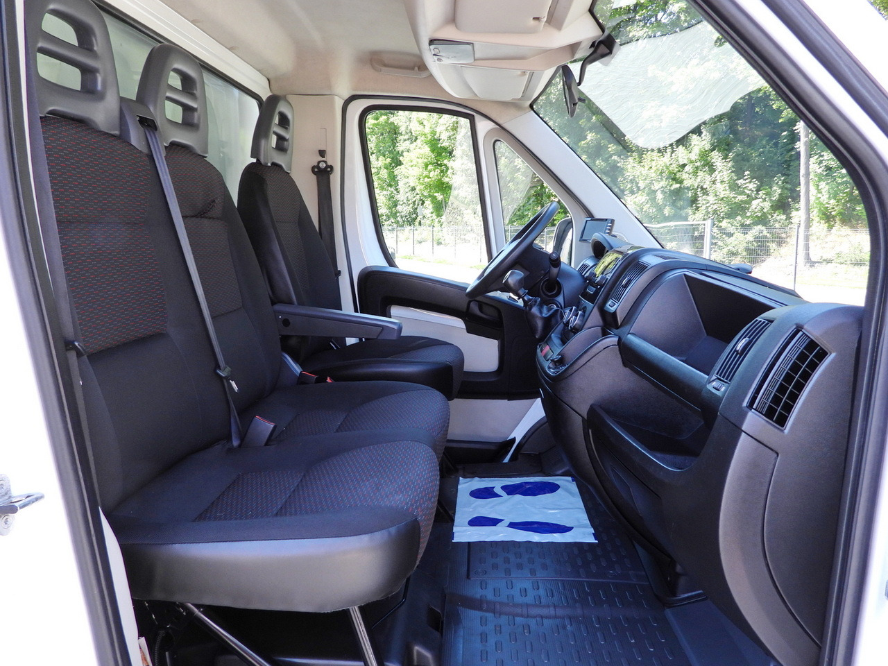 Fourgon grand volume PEUGEOT BOXER BOX LIFT 8 PALLETS CRUISE CONTROL AIR CONDITIONING  130HP: photos 37