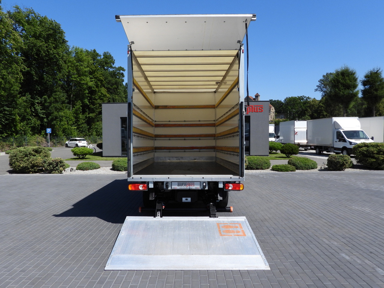 Fourgon grand volume PEUGEOT BOXER BOX LIFT 8 PALLETS CRUISE CONTROL AIR CONDITIONING  130HP: photos 11