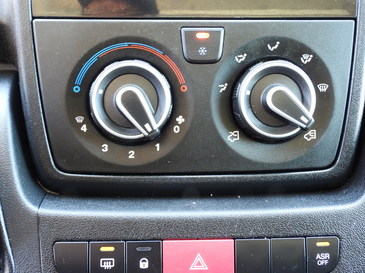 Fourgon grand volume PEUGEOT BOXER BOX LIFT 8 PALLETS CRUISE CONTROL AIR CONDITIONING  130HP: photos 33