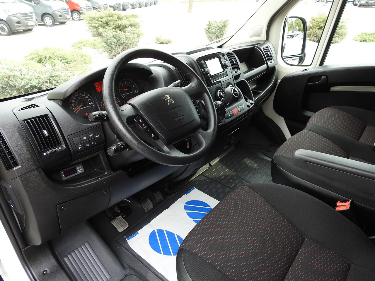 PEUGEOT BOXER REFRIGERATOR VAN 0*C CRUISE CONTROL NAVIGATION AIR CONDITIONING 135HP - Utilitaire frigorifique: photos 2 PEUGEOT BOXER REFRIGERATOR VAN 0*C CRUISE CONTROL NAVIGATION AIR CONDITIONING 135HP - Utilitaire frigorifique: photos 2