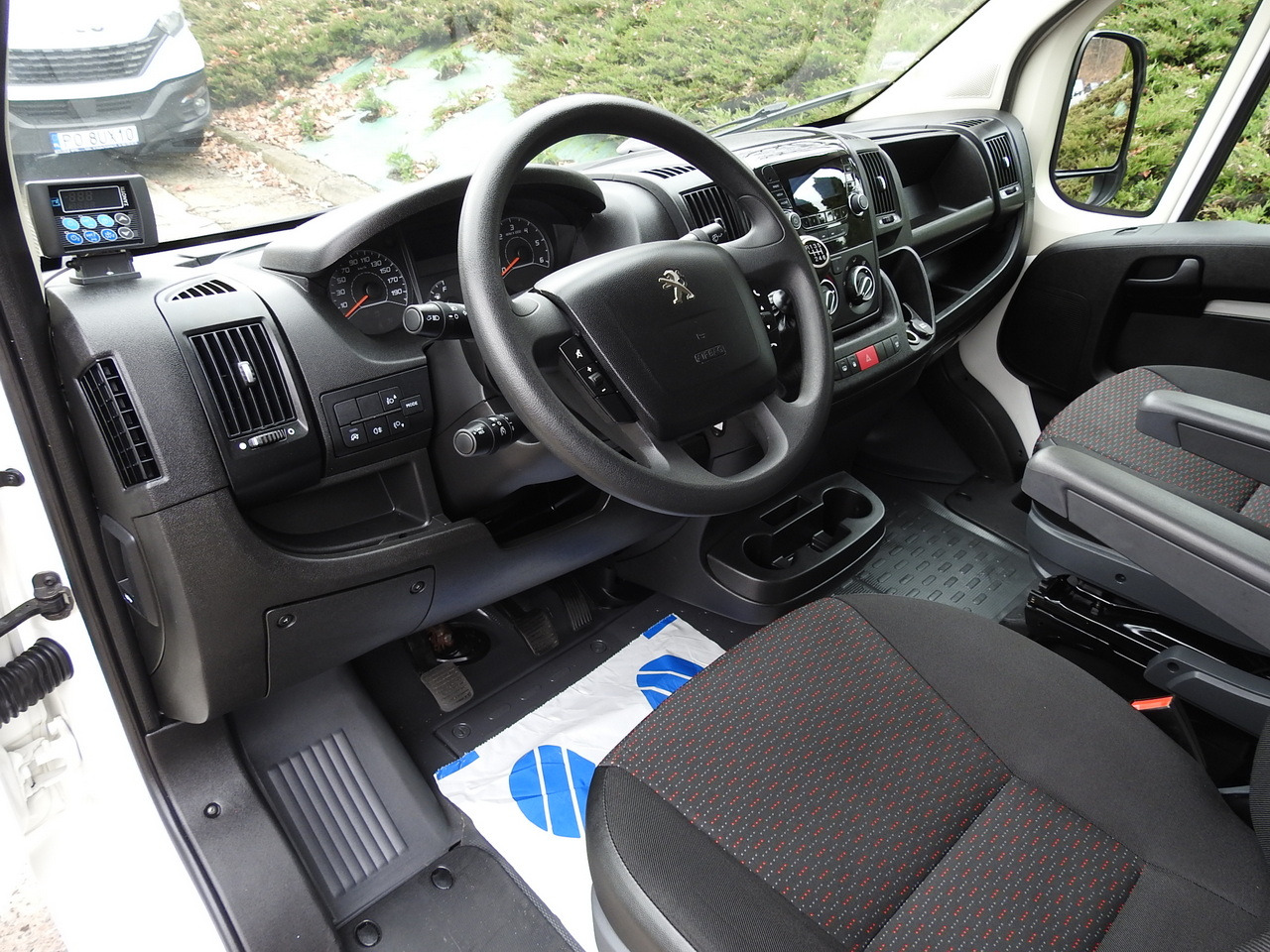 PEUGEOT BOXER REFRIGERATOR VAN -5*C TWO COMPARTMENTS CRUISE CONTROL AIR CONDITIONING 120HP - Utilitaire frigorifique: photos 2 PEUGEOT BOXER REFRIGERATOR VAN -5*C TWO COMPARTMENTS CRUISE CONTROL AIR CONDITIONING 120HP - Utilitaire frigorifique: photos 2