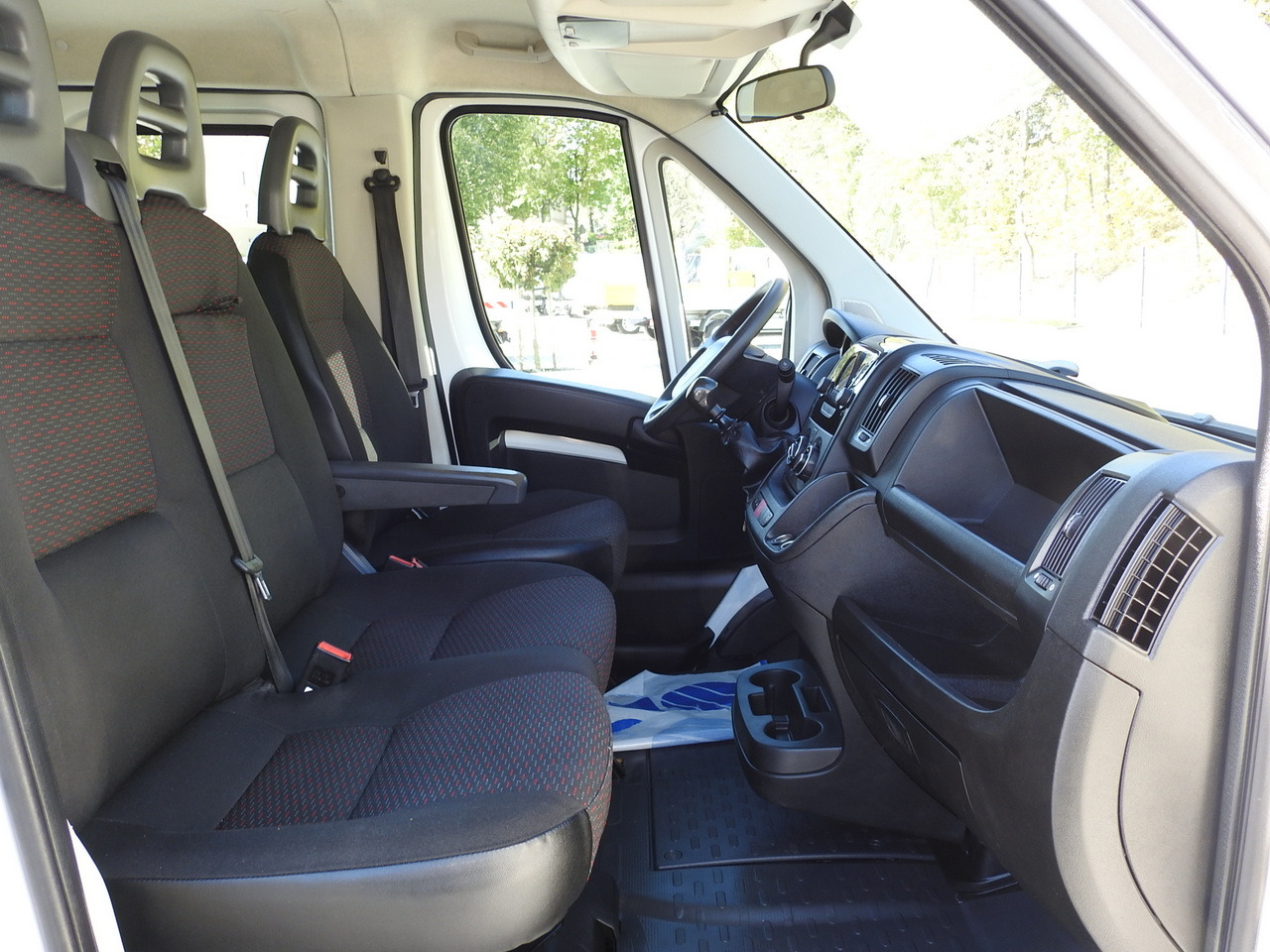 Utilitaire double cabine PEUGEOT BOXER STAKE BODY DOUBLE CABIN DOKA 7 SEATS AIR CONDITIONING  140HP: photos 39