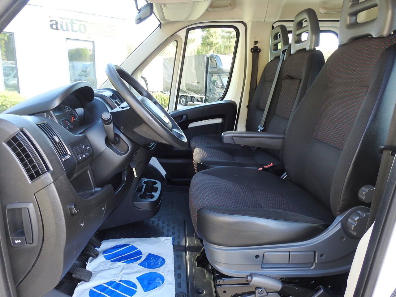 Utilitaire double cabine PEUGEOT BOXER STAKE BODY DOUBLE CABIN DOKA 7 SEATS AIR CONDITIONING  140HP: photos 25
