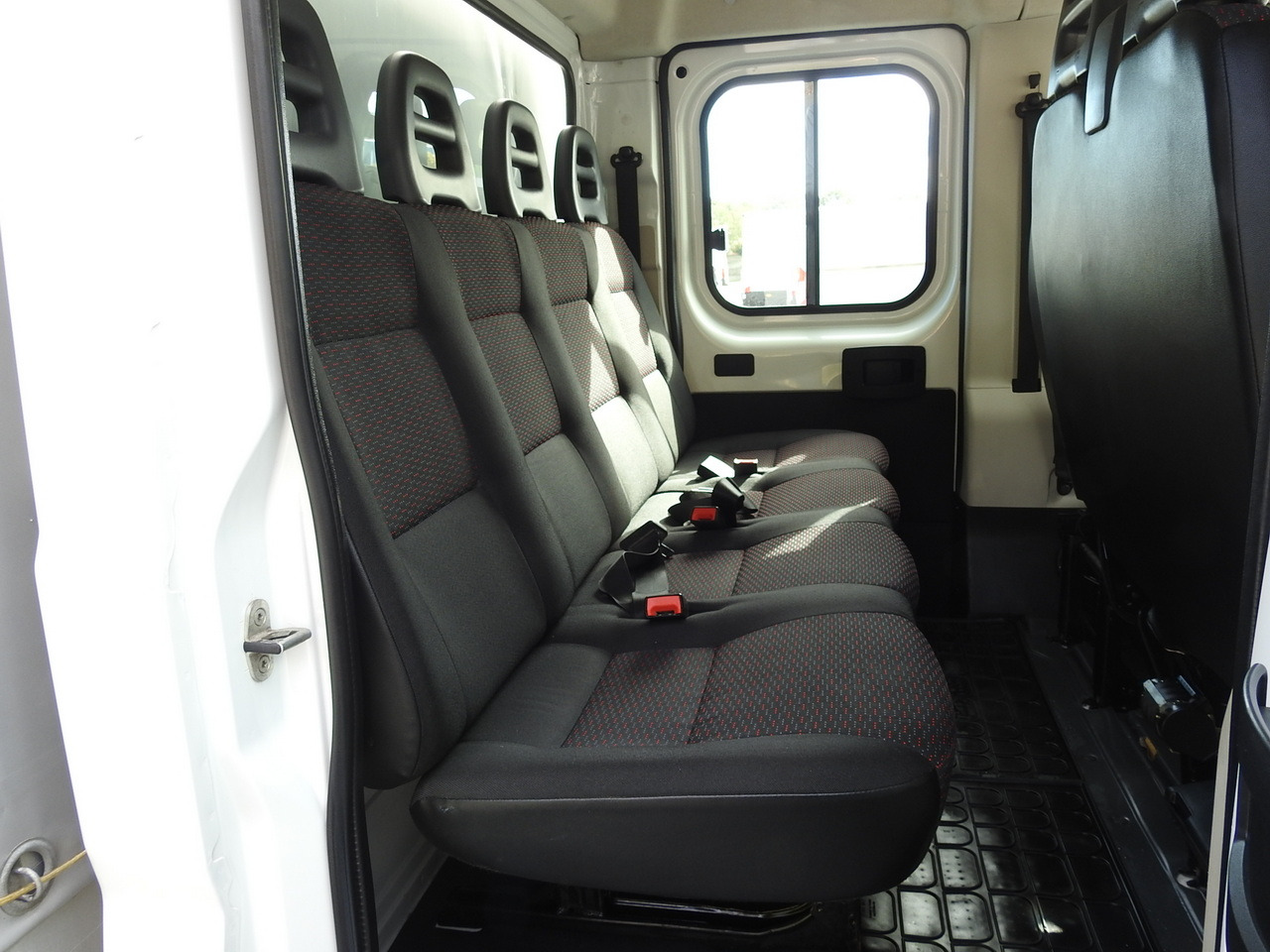 Utilitaire double cabine PEUGEOT BOXER STAKE BODY DOUBLE CABIN DOKA 7 SEATS AIR CONDITIONING  140HP: photos 43