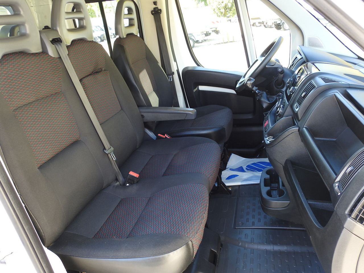 Utilitaire double cabine PEUGEOT BOXER STAKE BODY DOUBLE CABIN DOKA 7 SEATS AIR CONDITIONING  140HP: photos 40