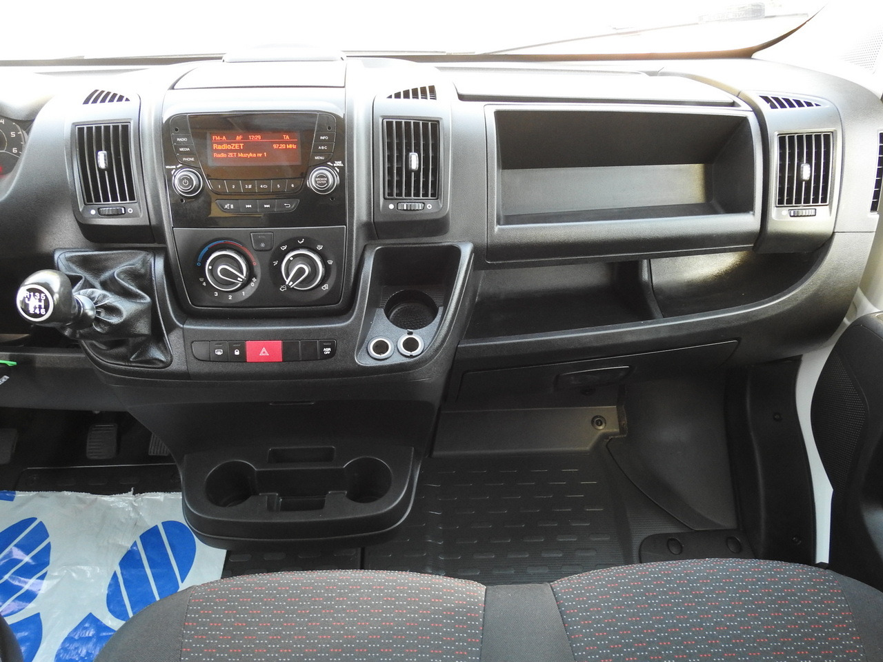 Utilitaire double cabine PEUGEOT BOXER STAKE BODY DOUBLE CABIN DOKA 7 SEATS AIR CONDITIONING  140HP: photos 34