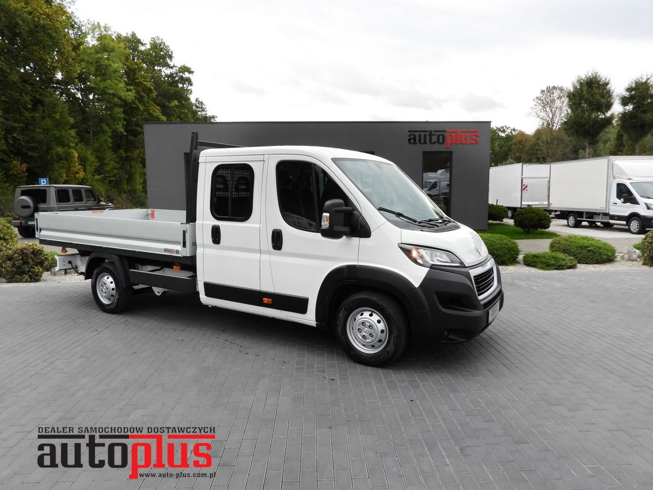 PEUGEOT BOXER STAKE BODY DOUBLE CABIN DOKA 7 SEATS CRUISE CONTROL AIR CONDITIONING 140HP - Utilitaire double cabine: photos 1 PEUGEOT BOXER STAKE BODY DOUBLE CABIN DOKA 7 SEATS CRUISE CONTROL AIR CONDITIONING 140HP - Utilitaire double cabine: photos 1