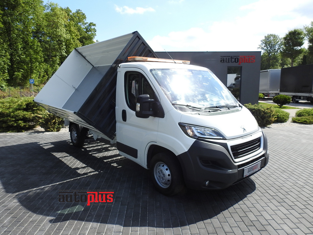 PEUGEOT BOXER THREE-WAY TIPPER AIR CONDITIONING 130HP - Camion benne: photos 1 PEUGEOT BOXER THREE-WAY TIPPER AIR CONDITIONING 130HP - Camion benne: photos 1