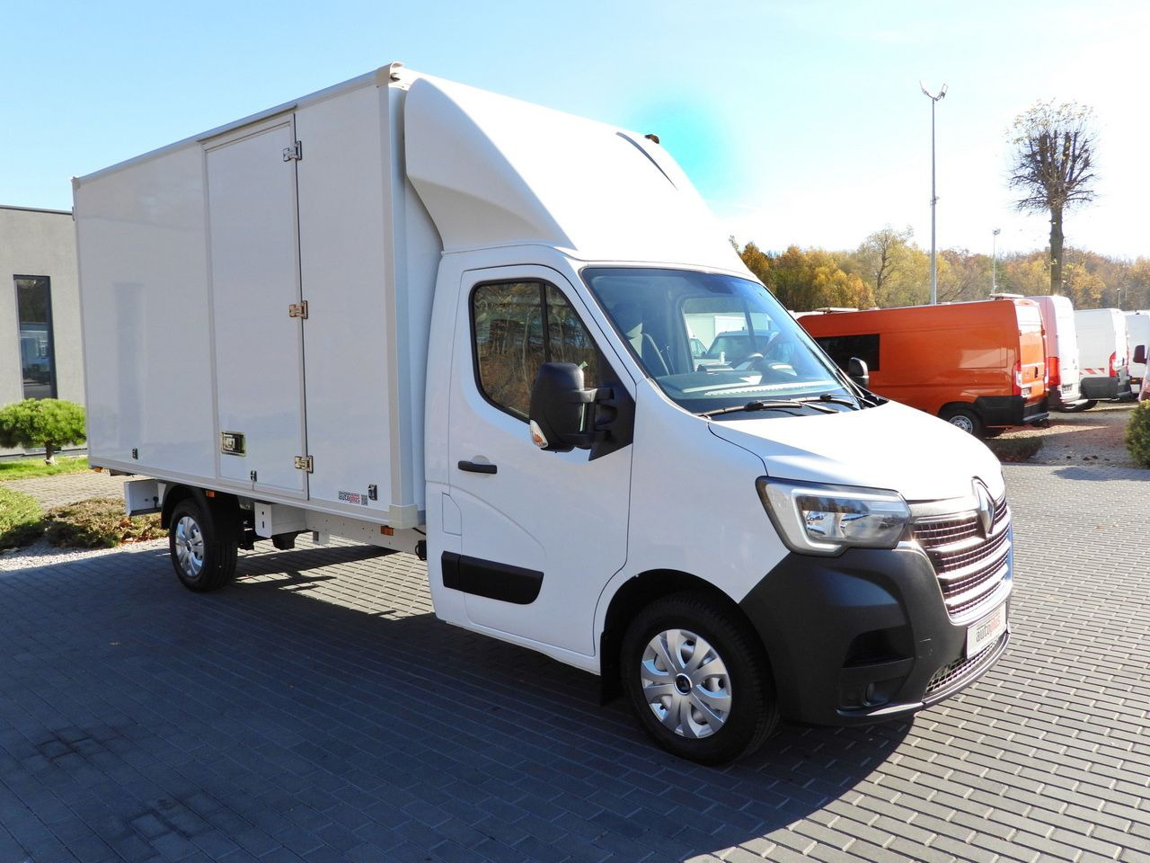 RENAULT MASTER BOX 8 PALLETS CRUISE CONTROL NAVIGATION LED LIGHTS AIR CONDITIONING 145HP - Fourgon grand volume: photos 4 RENAULT MASTER BOX 8 PALLETS CRUISE CONTROL NAVIGATION LED LIGHTS AIR CONDITIONING 145HP - Fourgon grand volume: photos 4