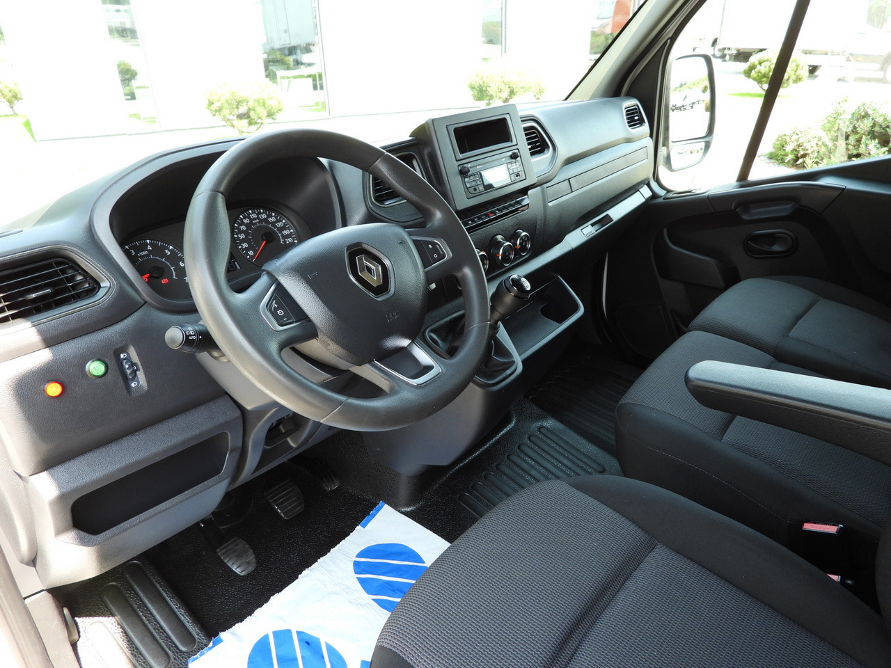 RENAULT MASTER BOX LIFT 8 PALLETS CRUISE CONTROL LED LIGHTS AIR CONDITIONING 165HP - Utilitaire frigorifique: photos 2 RENAULT MASTER BOX LIFT 8 PALLETS CRUISE CONTROL LED LIGHTS AIR CONDITIONING 165HP - Utilitaire frigorifique: photos 2