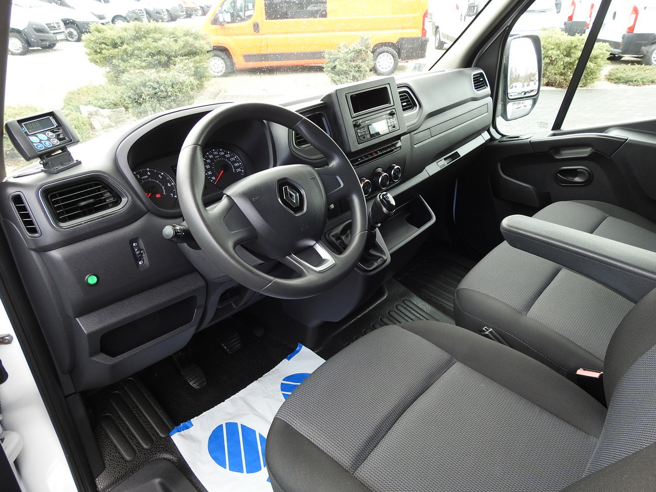 RENAULT MASTER REGRIGERATOR BOX 0*C LED LIGHTS AIR CONDITIONING 145HP - Utilitaire frigorifique: photos 2 RENAULT MASTER REGRIGERATOR BOX 0*C LED LIGHTS AIR CONDITIONING 145HP - Utilitaire frigorifique: photos 2