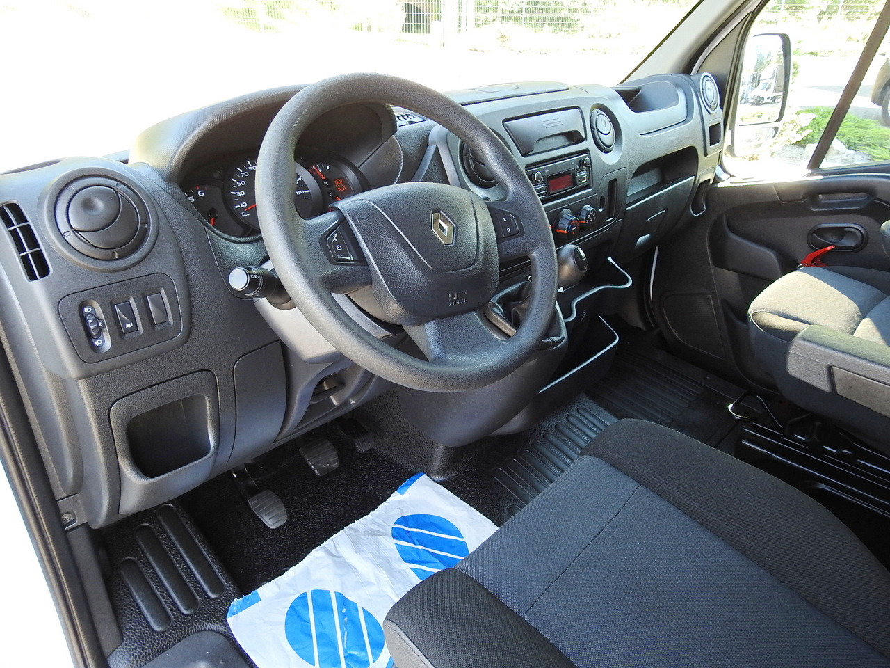 RENAULT MASTER TARPAULIN 8 PALLETS WEBASTO CRUISE CONTROL AIR CONDITIONING PNEUMATICS 170HP - Utilitaire rideaux coulissants (PLSC): photos 2 RENAULT MASTER TARPAULIN 8 PALLETS WEBASTO CRUISE CONTROL AIR CONDITIONING PNEUMATICS 170HP - Utilitaire rideaux coulissants (PLSC): photos 2
