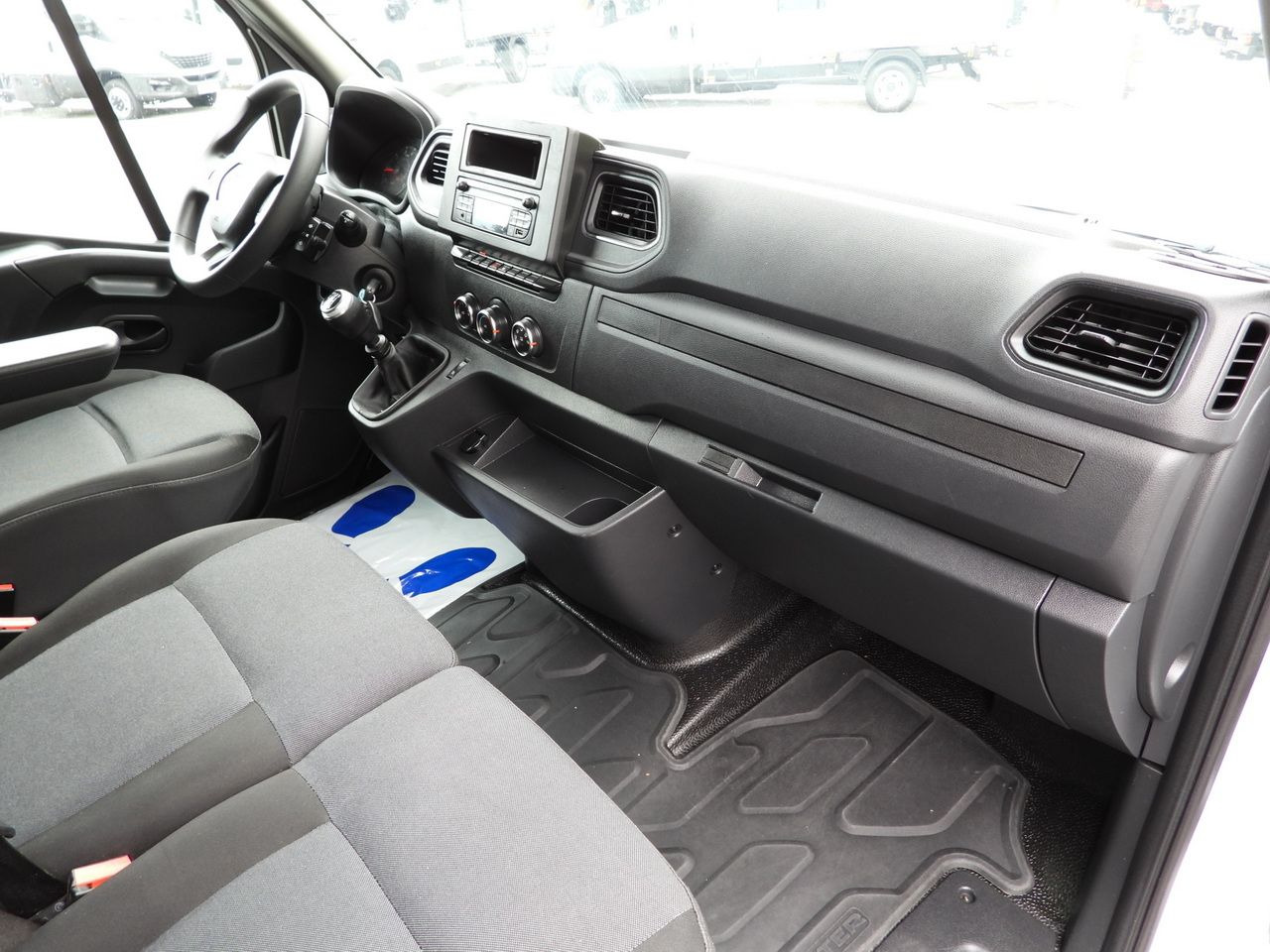 Utilitaire rideaux coulissants (PLSC) RENAULT MASTER TARPAULIN LIFT 9 PALLETS WEBASTO CRUISE CONTROL LED LIGHTS PNEUMATICS AIR CONDITIONING  165HP: photos 44