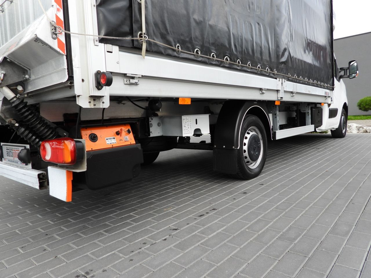 Utilitaire rideaux coulissants (PLSC) RENAULT MASTER TARPAULIN LIFT 9 PALLETS WEBASTO CRUISE CONTROL LED LIGHTS PNEUMATICS AIR CONDITIONING  165HP: photos 18