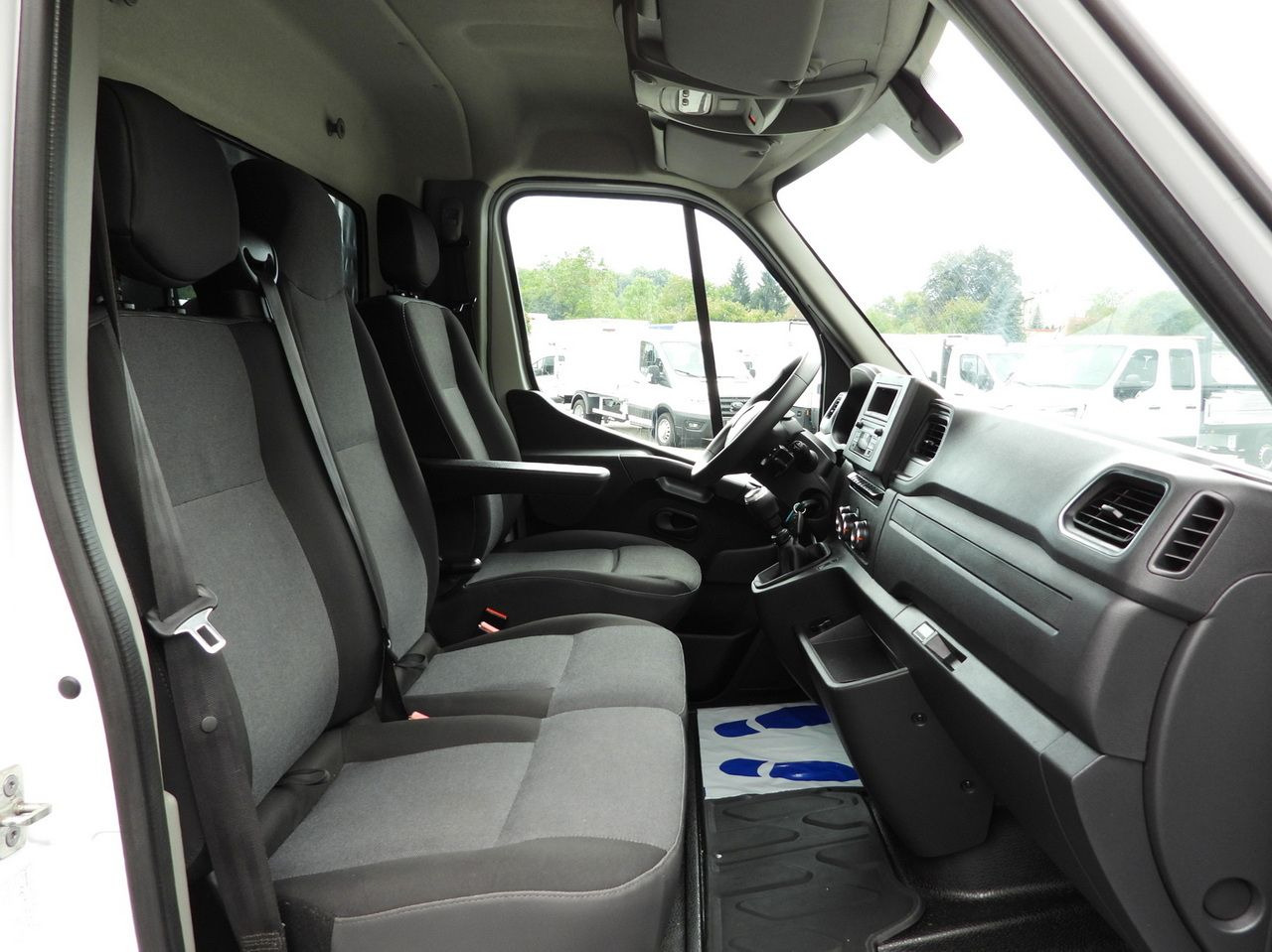 Utilitaire rideaux coulissants (PLSC) RENAULT MASTER TARPAULIN LIFT 9 PALLETS WEBASTO CRUISE CONTROL LED LIGHTS PNEUMATICS AIR CONDITIONING  165HP: photos 42