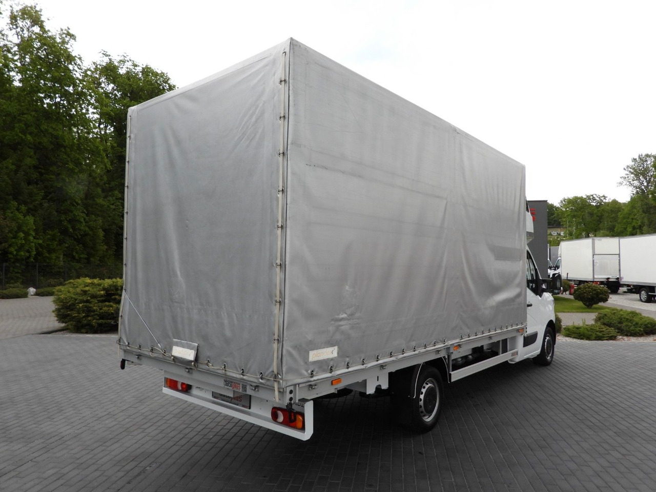 Renault MASTER PRITSCHE PLANE 10 PALETTEN TEMPOMAT A/C - Utilitaire rideaux coulissants (PLSC): photos 3 Renault MASTER PRITSCHE PLANE 10 PALETTEN TEMPOMAT A/C - Utilitaire rideaux coulissants (PLSC): photos 3