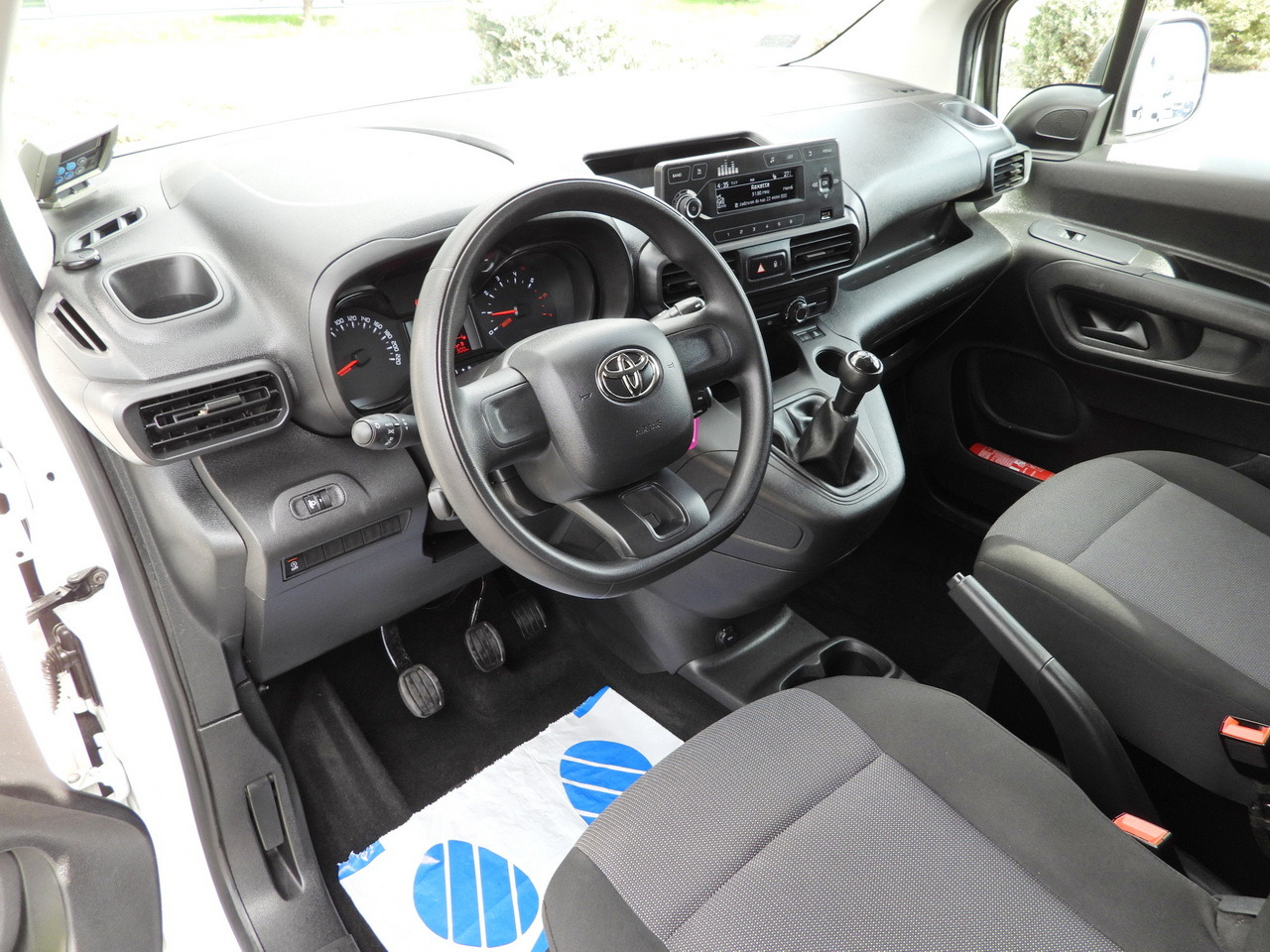 TOYOTA PROACE CITY REFRIGERATOR VAN -15*C POWER SUPPLY 230V CRUISE CONTROL AIR CONDITIONING 100HP - Utilitaire frigorifique: photos 2 TOYOTA PROACE CITY REFRIGERATOR VAN -15*C POWER SUPPLY 230V CRUISE CONTROL AIR CONDITIONING 100HP - Utilitaire frigorifique: photos 2