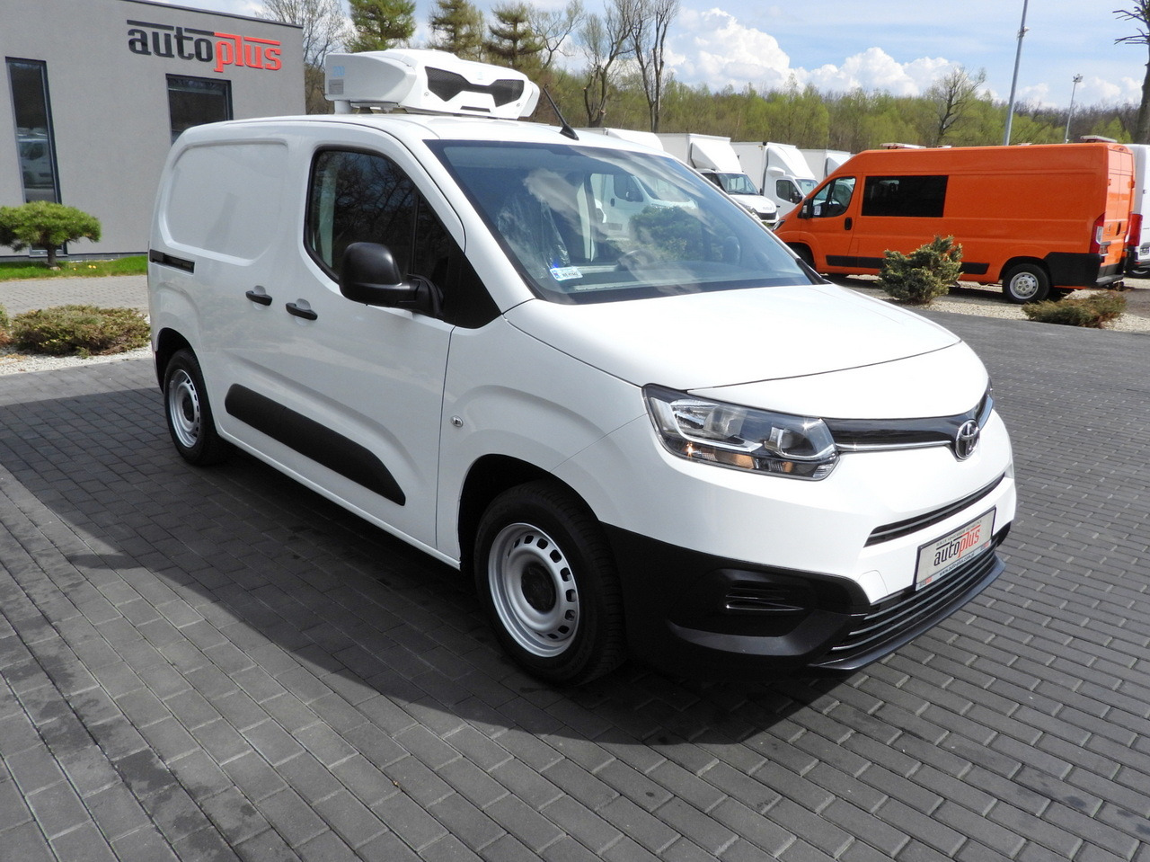 TOYOTA PROACE CITY REFRIGERATOR VAN -15*C POWER SUPPLY 230V CRUISE CONTROL AIR CONDITIONING 100HP - Utilitaire frigorifique: photos 4 TOYOTA PROACE CITY REFRIGERATOR VAN -15*C POWER SUPPLY 230V CRUISE CONTROL AIR CONDITIONING 100HP - Utilitaire frigorifique: photos 4