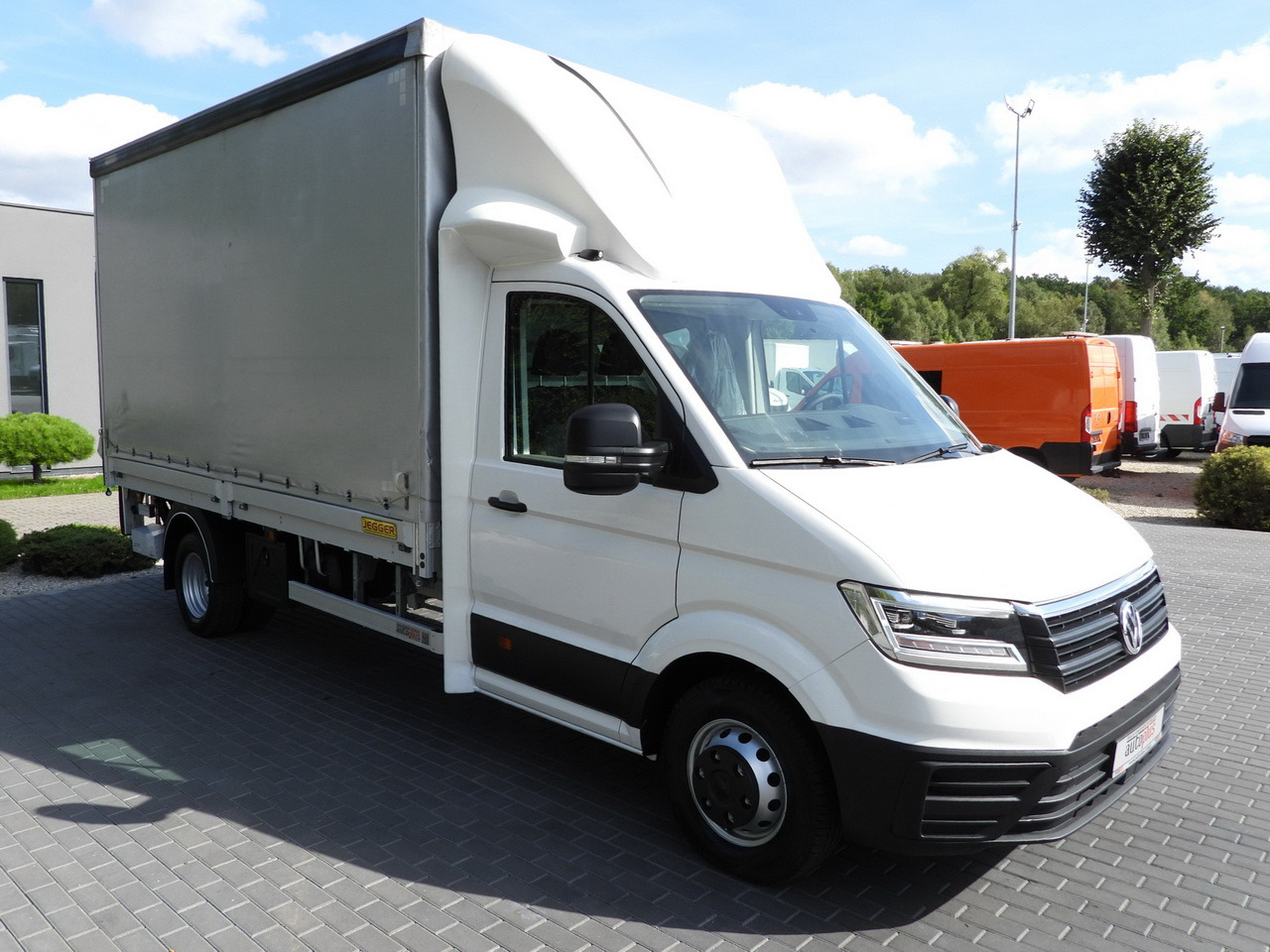 VOLKSWAGEN CRAFTER TARPAULIN LIFT 8 PALLETS CRUISE CONTROL LED LIGHTS TWIN WHEELS AIR CONDITIONING 180HP - Utilitaire rideaux coulissants (PLSC): photos 4 VOLKSWAGEN CRAFTER TARPAULIN LIFT 8 PALLETS CRUISE CONTROL LED LIGHTS TWIN WHEELS AIR CONDITIONING 180HP - Utilitaire rideaux coulissants (PLSC): photos 4