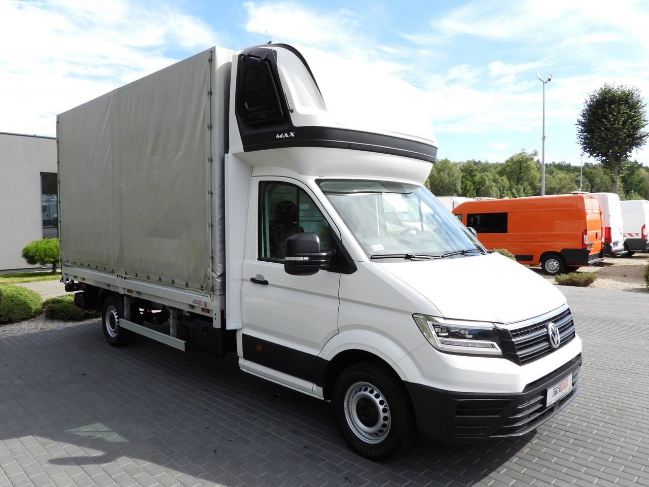 VOLKSWAGEN CRAFTER TARPAULIN LIFT 8 PALLETS WEBASTO CRUISE CONTROL LED LIGHTS AIR CONDITIONING 180HP - Utilitaire rideaux coulissants (PLSC): photos 4 VOLKSWAGEN CRAFTER TARPAULIN LIFT 8 PALLETS WEBASTO CRUISE CONTROL LED LIGHTS AIR CONDITIONING 180HP - Utilitaire rideaux coulissants (PLSC): photos 4