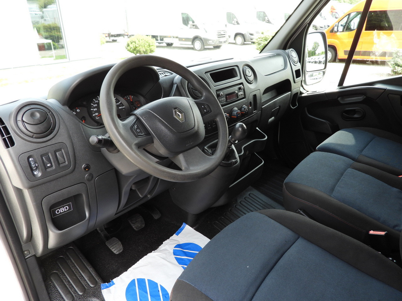 RENAULT MASTER BOX DELIVERY VAN 7 SEATS CRUISE CONTROL TWIN WHEELS AIR CONDITIONING 145HP - Véhicule utilitaire: photos 2 RENAULT MASTER BOX DELIVERY VAN 7 SEATS CRUISE CONTROL TWIN WHEELS AIR CONDITIONING 145HP - Véhicule utilitaire: photos 2
