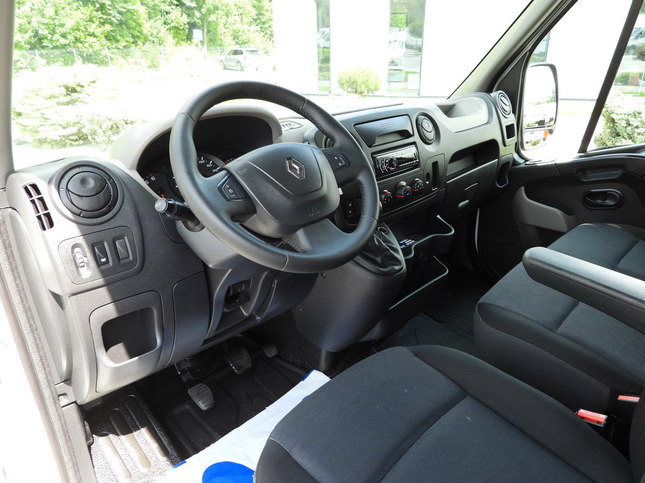 RENAULT MASTER CRUISE CONTROL AIR CONDITIONING 110HP - Véhicule utilitaire: photos 2 RENAULT MASTER CRUISE CONTROL AIR CONDITIONING 110HP - Véhicule utilitaire: photos 2
