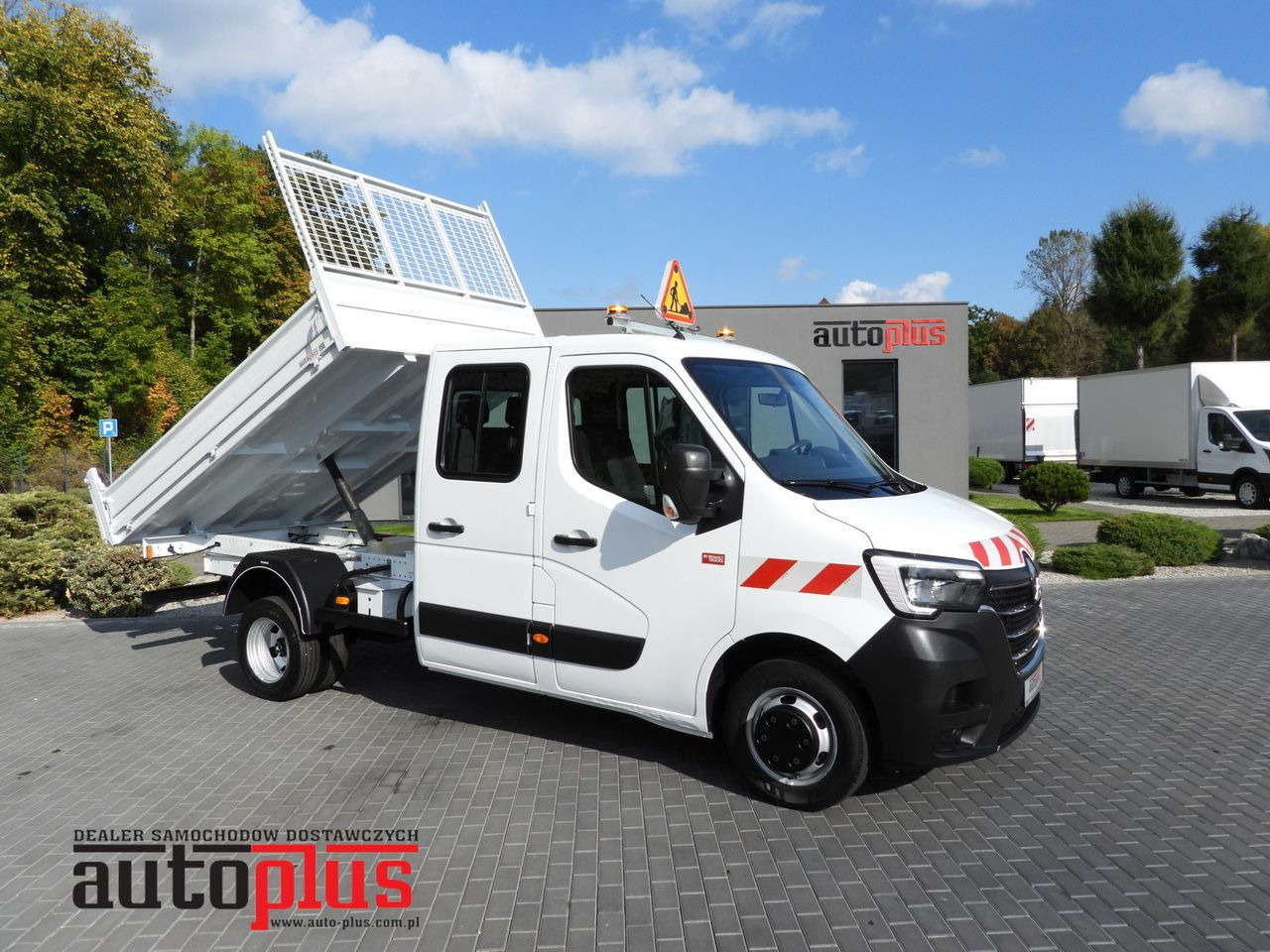 RENAULT MASTER TIPPER DOUBLE CABIN DOKA 6 SEATS CRUISE CONTROL LED LIGHTS TWIN WHEELS AIR CONDITIONING 165HP - Véhicule utilitaire: photos 1 RENAULT MASTER TIPPER DOUBLE CABIN DOKA 6 SEATS CRUISE CONTROL LED LIGHTS TWIN WHEELS AIR CONDITIONING 165HP - Véhicule utilitaire: photos 1
