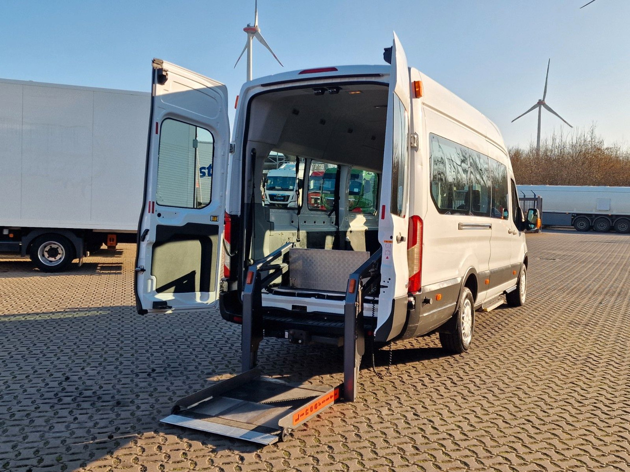 Ford Transit / Transport von Personen im Rollstuhl - Fourgon utilitaire: photos 1 Ford Transit / Transport von Personen im Rollstuhl - Fourgon utilitaire: photos 1