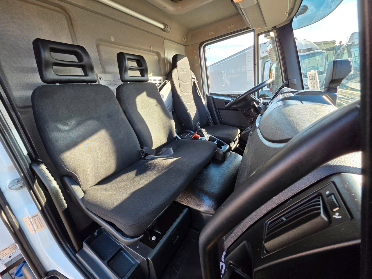 Fourgon grand volume Iveco Eurocargo 75-190 / Ladebordwand / 6D: photos 36 Fourgon grand volume Iveco Eurocargo 75-190 / Ladebordwand / 6D: photos 36