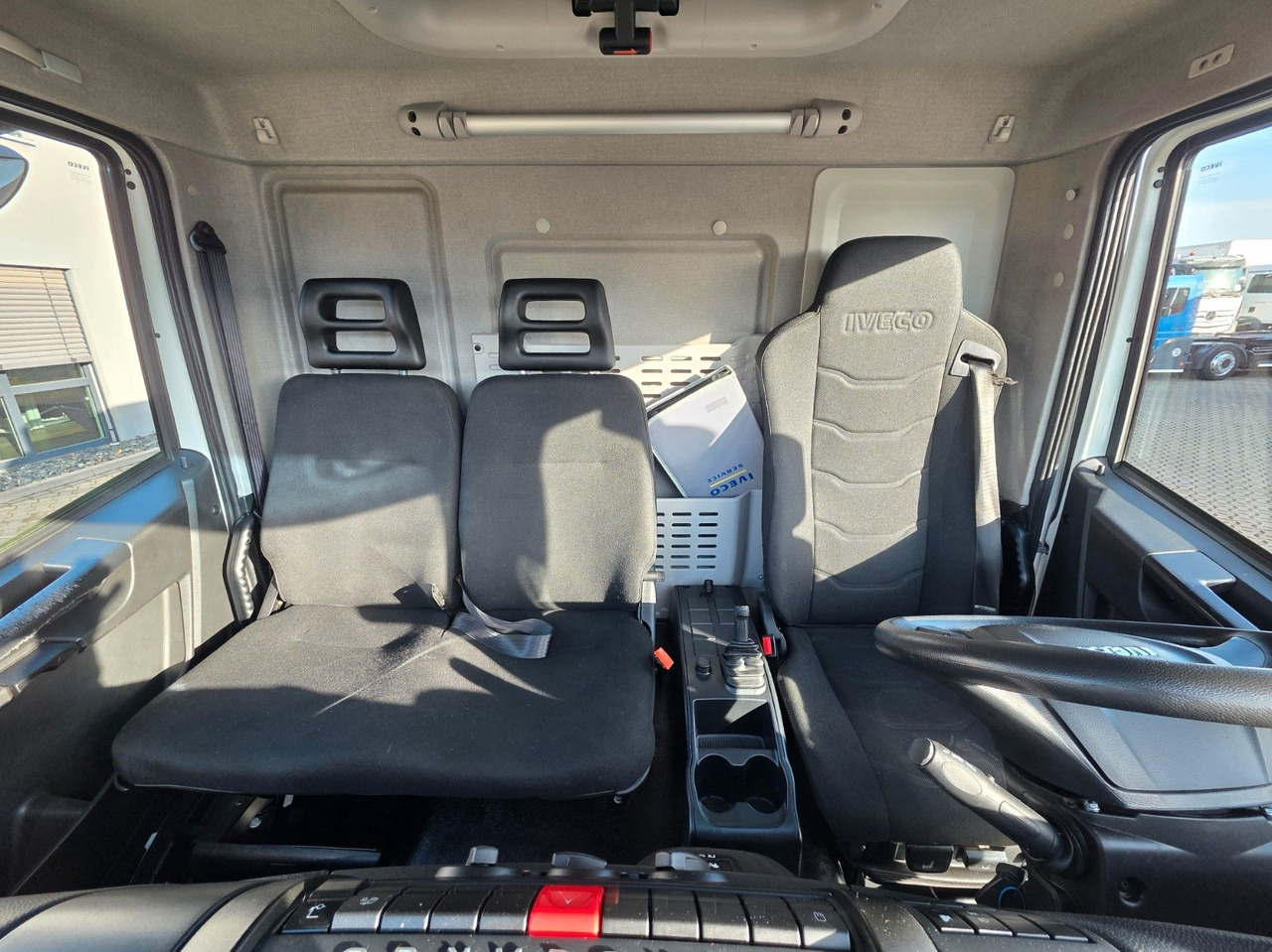 Fourgon grand volume Iveco Eurocargo 75-190 / Ladebordwand / 6D: photos 37 Fourgon grand volume Iveco Eurocargo 75-190 / Ladebordwand / 6D: photos 37