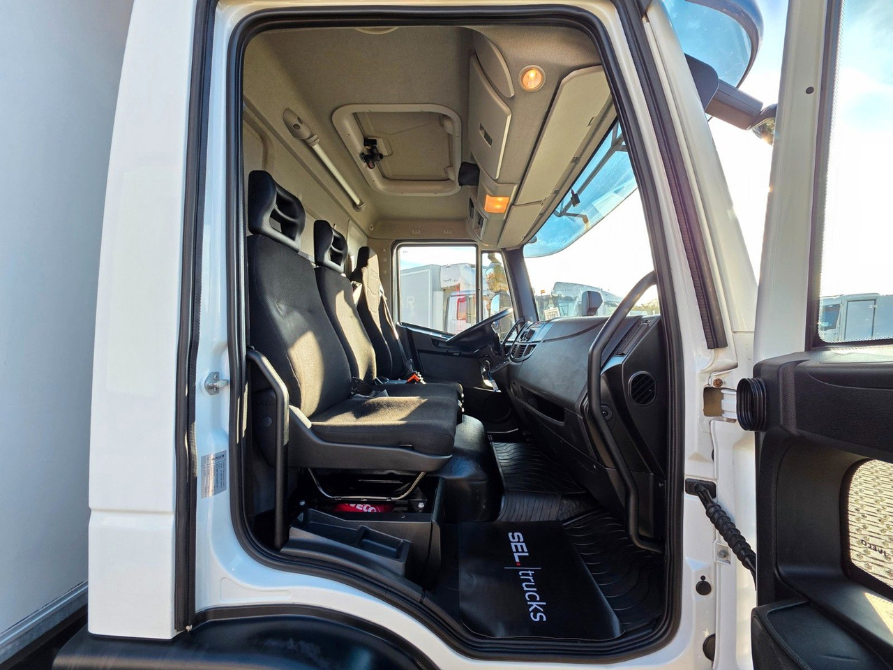 Fourgon grand volume Iveco Eurocargo 75-190 / Ladebordwand / 6D: photos 35 Fourgon grand volume Iveco Eurocargo 75-190 / Ladebordwand / 6D: photos 35