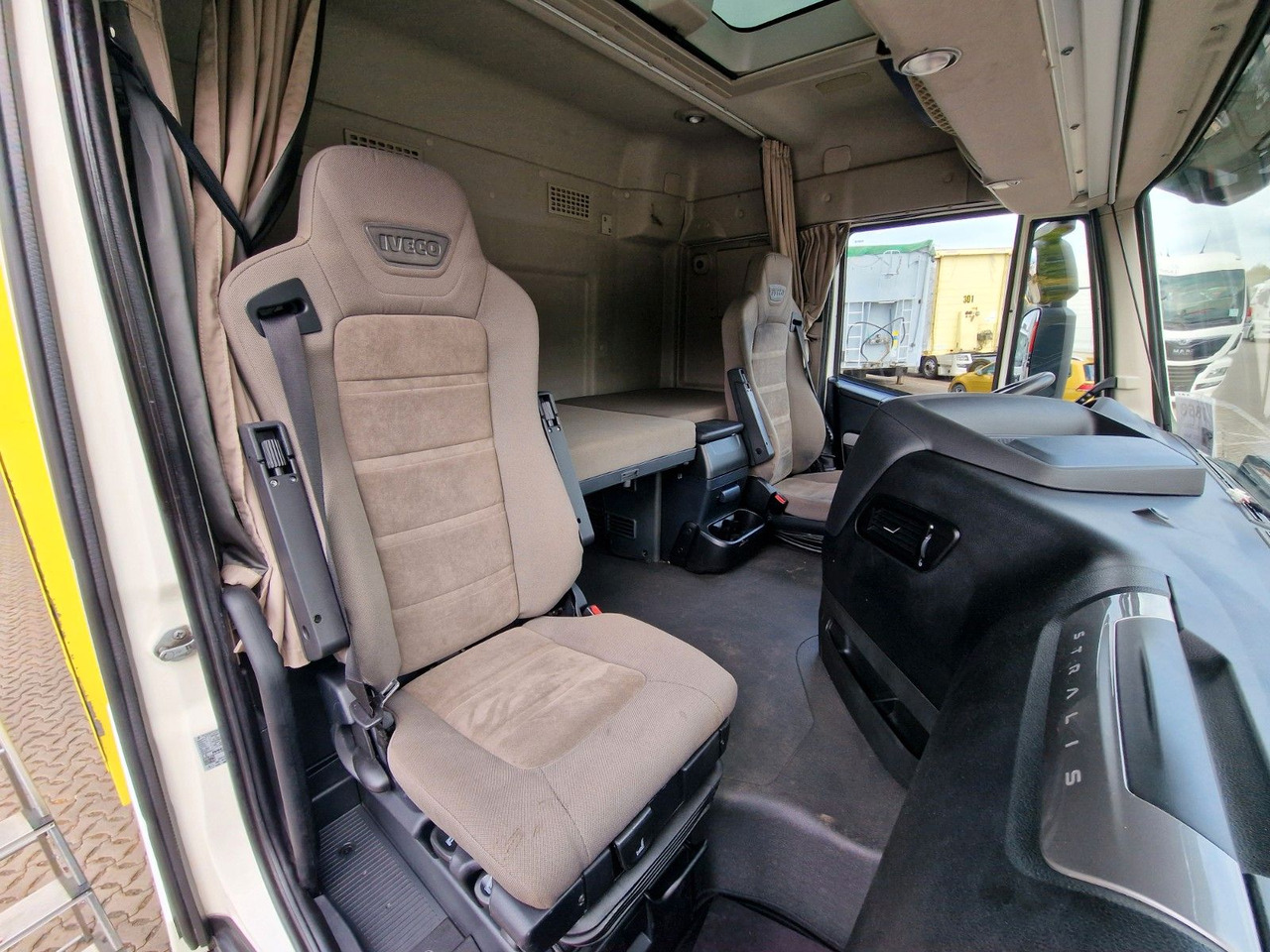 Camion pour le transport de boissons Iveco Stralis 420 / Ldbw / Lenkachse (KOMPLETT): photos 17